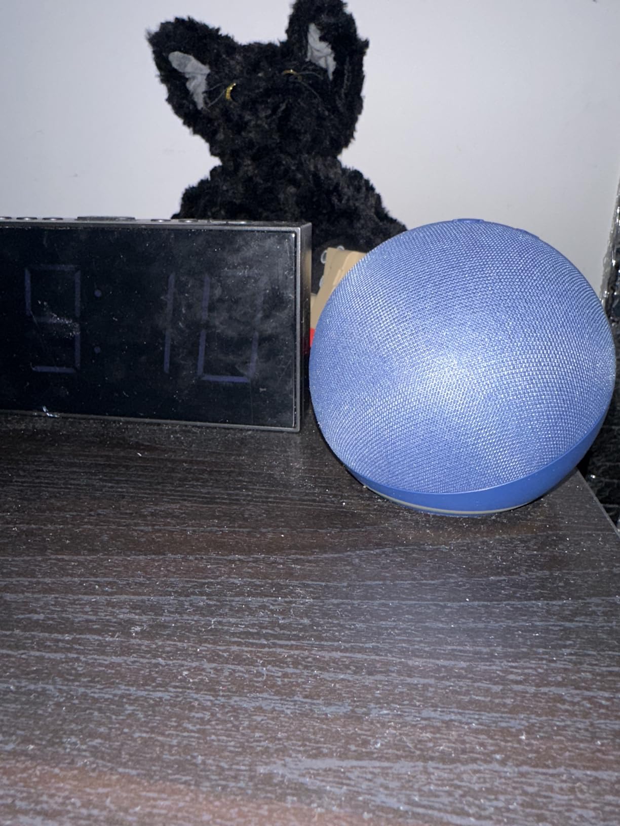 Echo Dot (newest model) - Vibrant sounding speaker, Designed for Alexa+, Great for bedrooms, dining rooms and offices, Glacier White customer photo 1