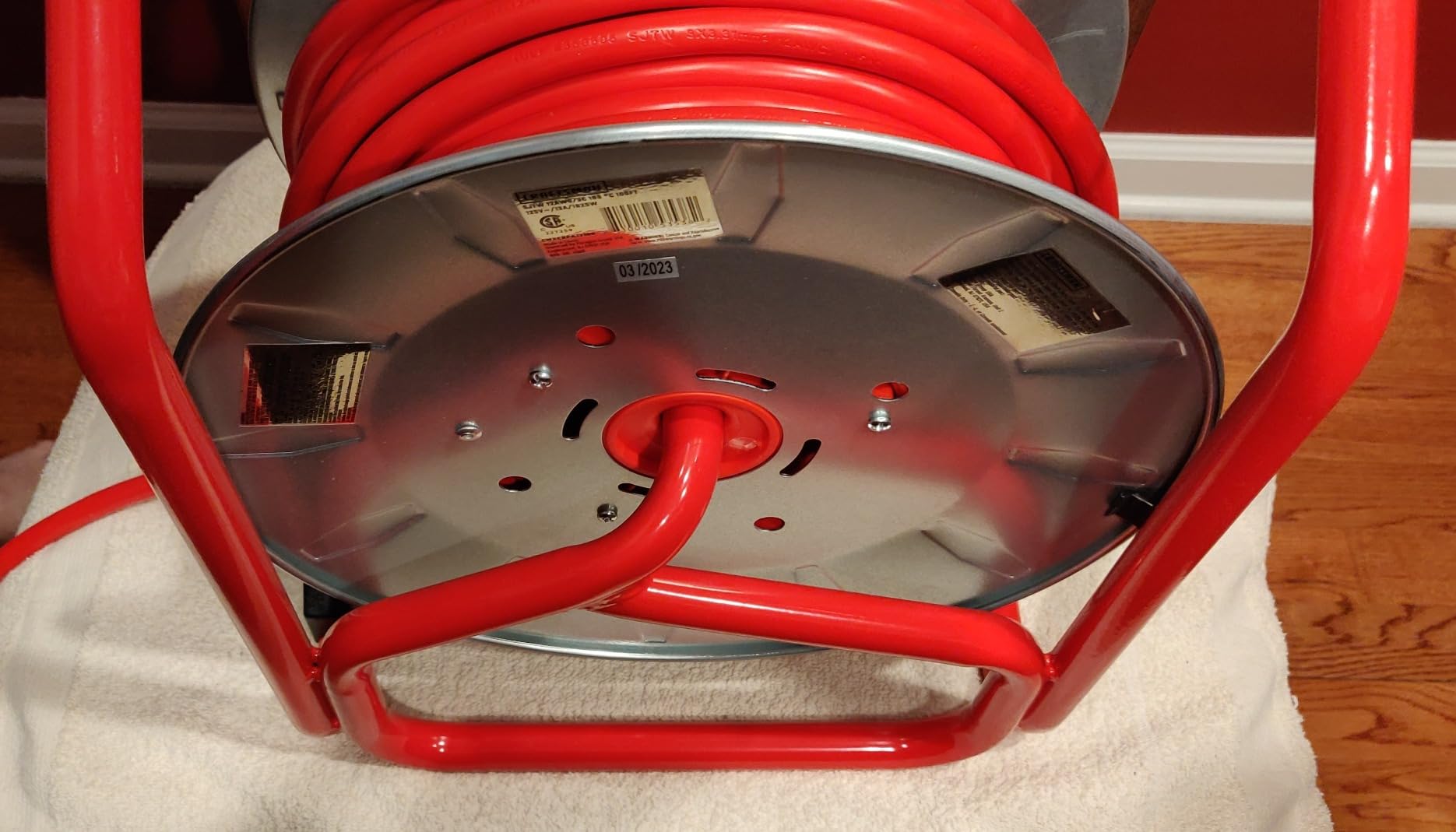 CRAFTSMAN 100 Ft. Contractor Retractable Extension Cord Reel with 4 Outlets & Heavy Duty 12AWG SJTW Cable customer photo 2