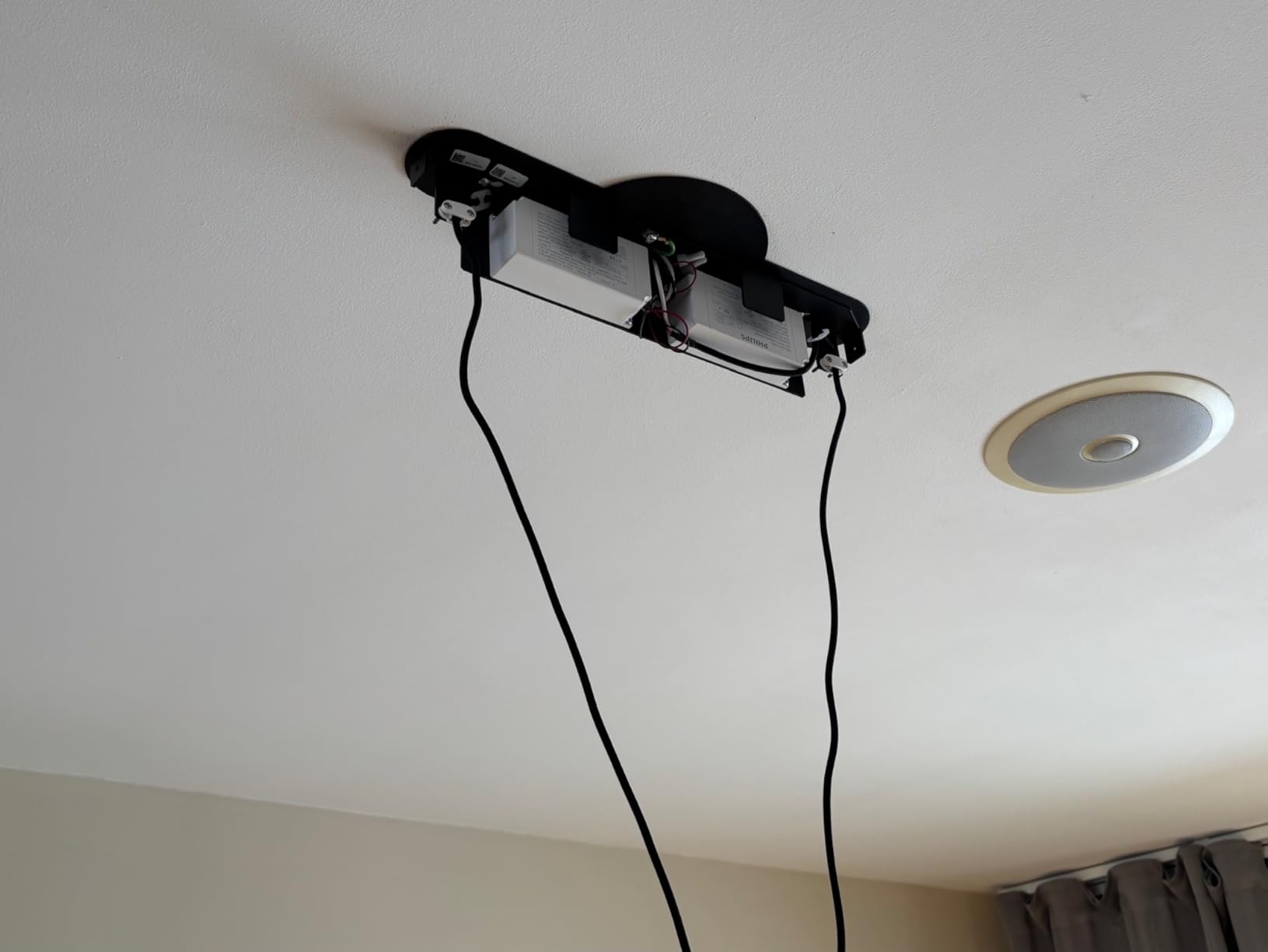 Philips Hue Flourish Ceiling Pendant Light, White - White and Color Ambiance Color-Changing Smart LED Light - 1 Pack - Control with Hue App - Works with Alexa, Google Assistant, and Apple Homekit customer photo 2