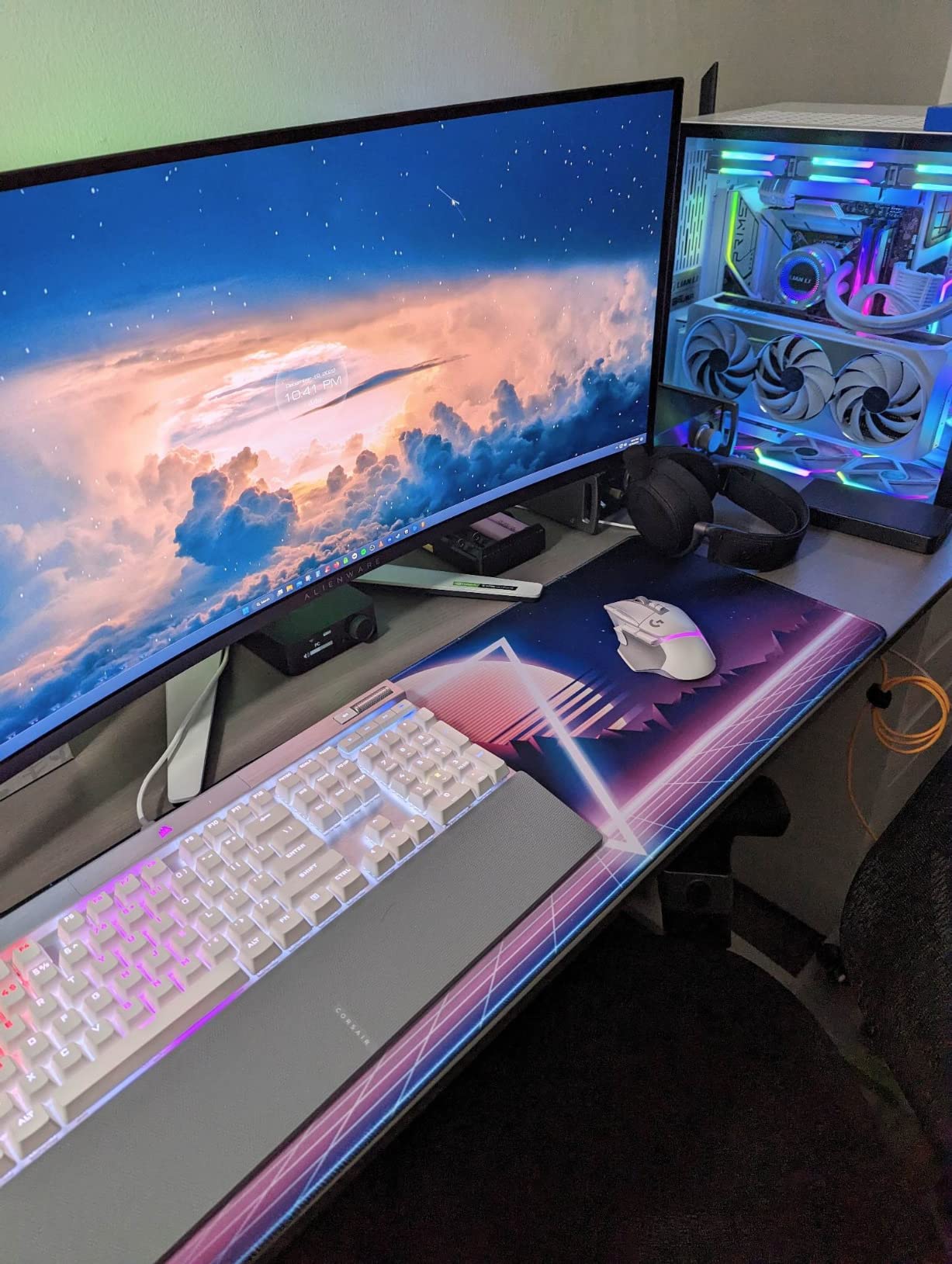 Retro Vaporwave Gaming Mouse Pad Cool Desk Mat Synthwave Neon Large XL Long Extended Pads Big Mousepad for Home Office Decor Accessories customer photo 1