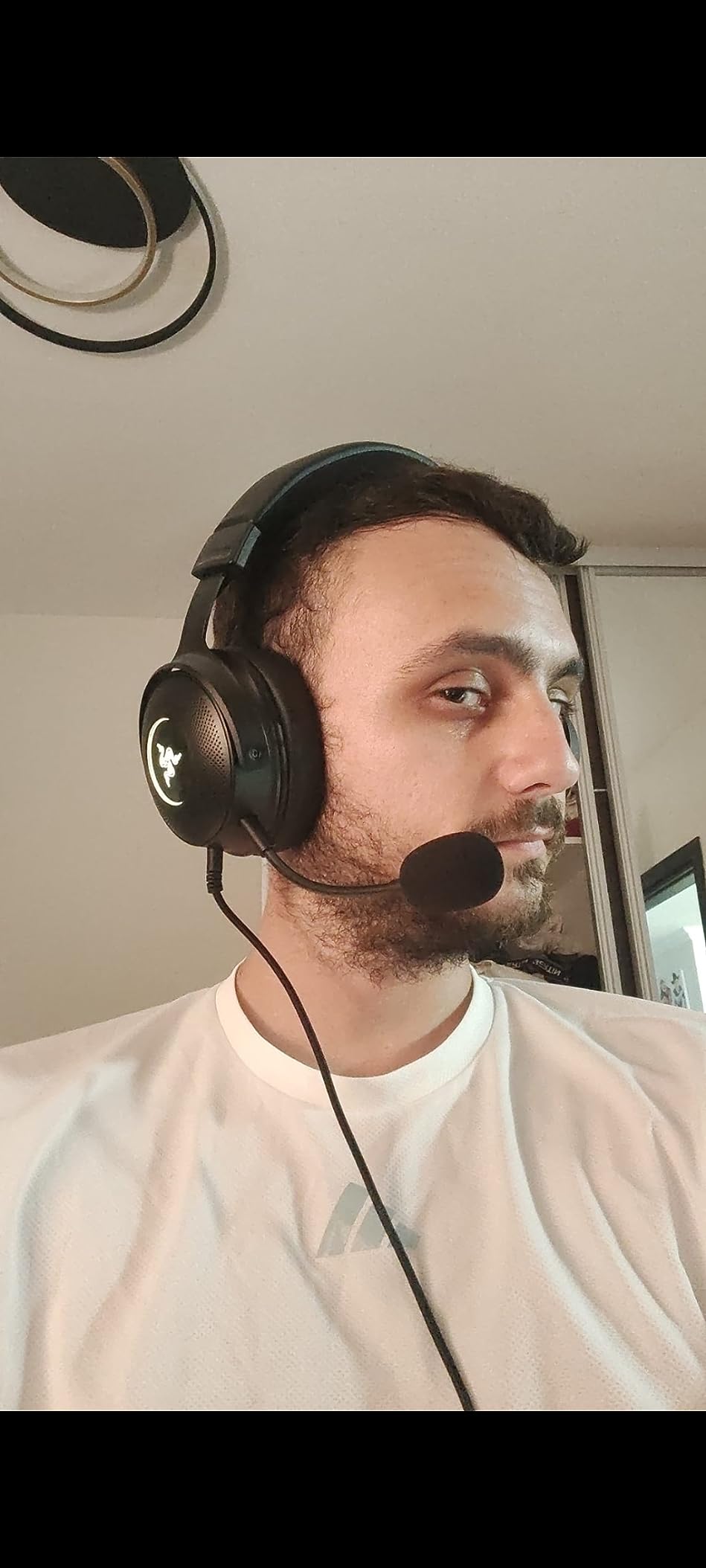 Razer Kraken V3 HyperSense Wired USB Gaming Headset w/Haptic Technology: Triforce Titanium 50mm Drivers - THX Spatial Audio - Hybrid Fabric & Leatherette Memory Foam Cushions - Detachable Mic customer photo 2