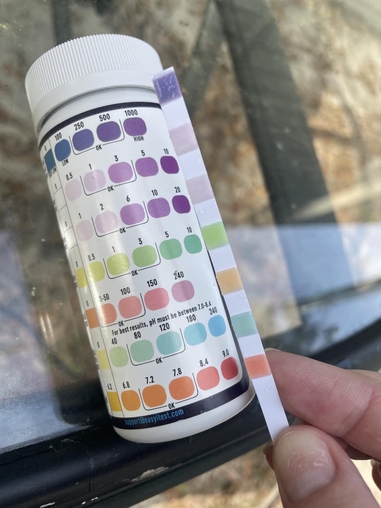 EASYTEST 7-Way Pool Test Strips, 150 Strips Water Test for Hot tub and Spa | Water Chemical Testing kit for Bromine, Total Alkalinity, pH, Free Chlorine, Total Hardness, Cyanuric Acid, Total Chlorine customer photo 1