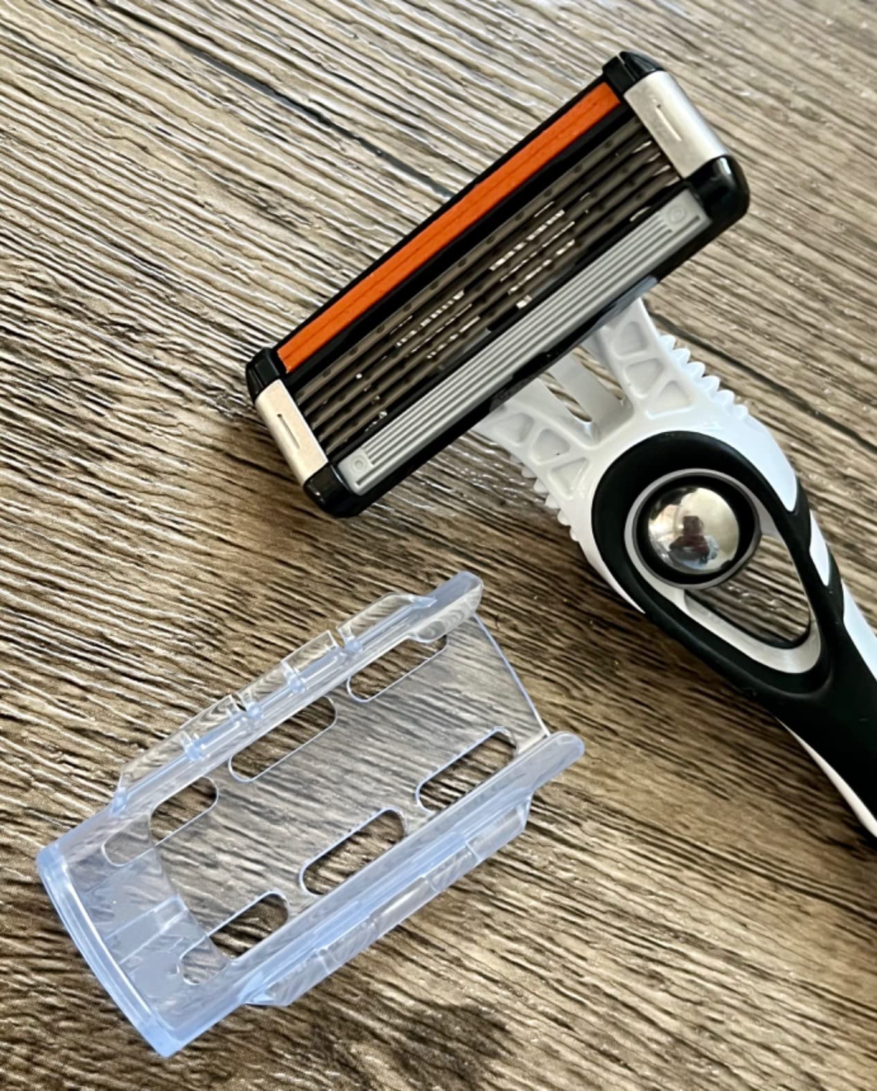 BIC Flex 5 Men's Disposable 5 Blade Razors, For a Smooth Shave and Precision Edging, 4-Pack customer photo 1