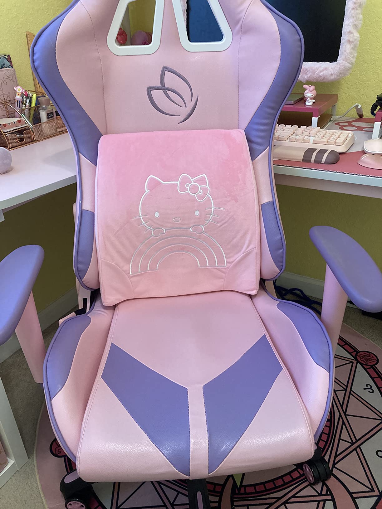 Razer Lumbar Cushion Hello Kitty & Friends Edition: Lumbar Support for Gaming Chairs - Fully-Sculpted Lumbar Curve - Memory Foam Padding - Wrapped in Plush Velvet customer photo 1