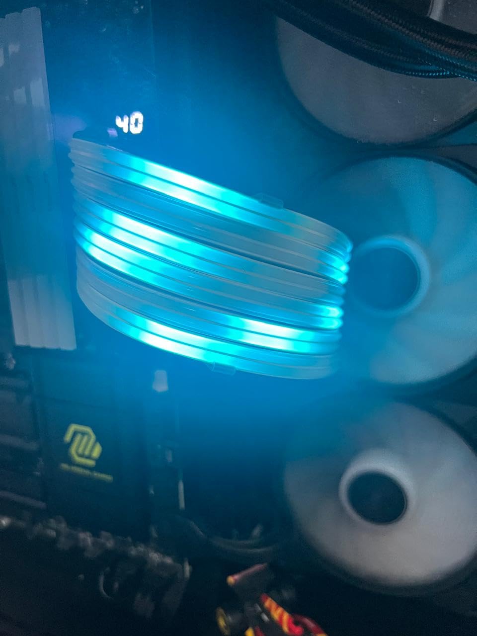 LIAN LI ADDRESSABLE RGB STRIMER Plus 24-PIN customer photo 1