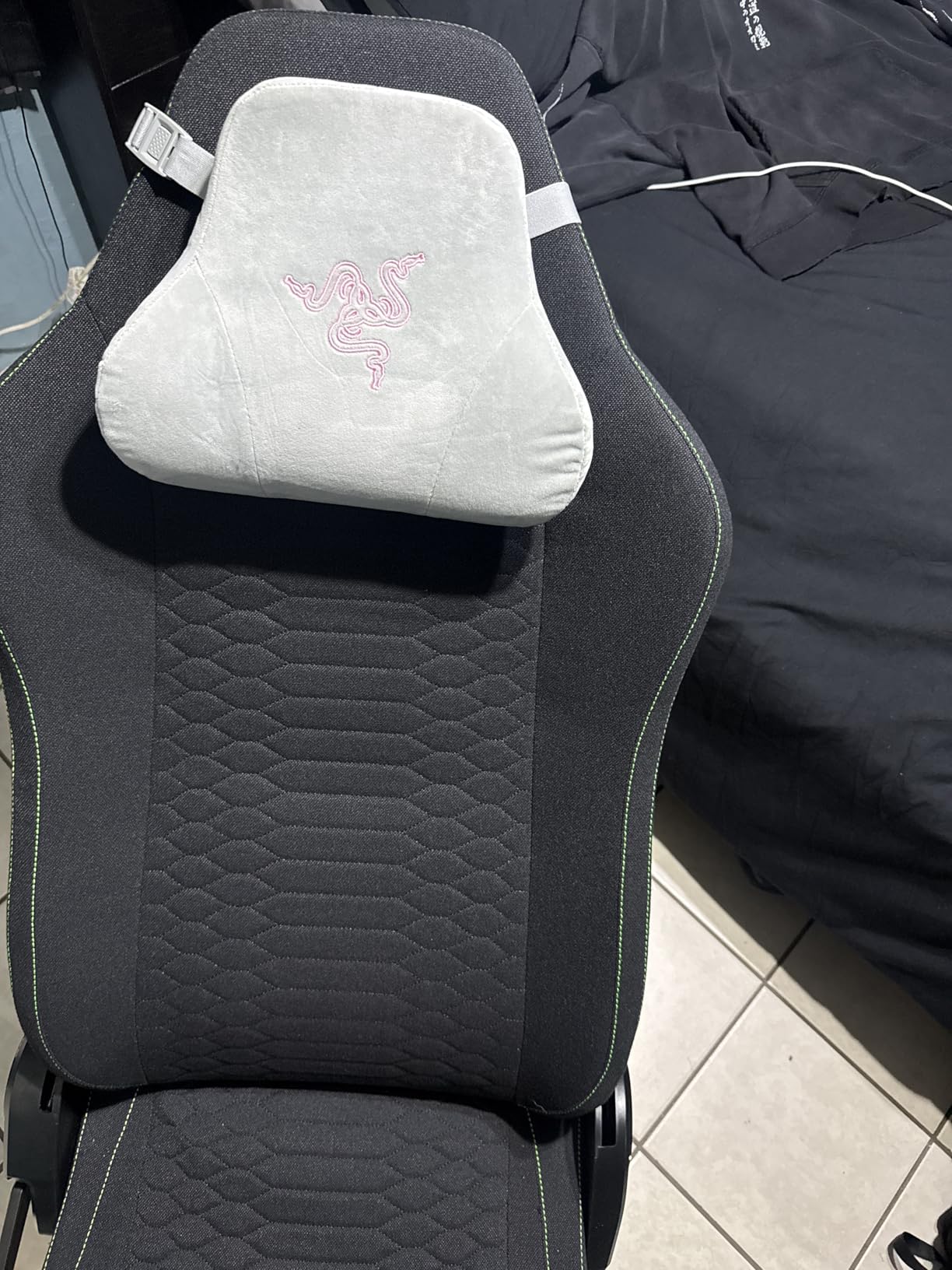 Razer Head Cushion Neck & Head Support for Gaming Chairs: Ergonomically Designed - Memory Foam Padding - Wrapped in Plush Pink Velvet - Quartz customer photo 2