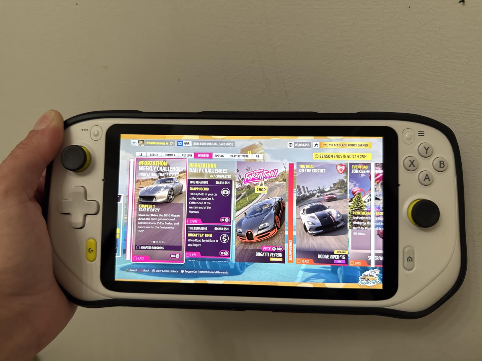 Logitech G Cloud Gaming Handheld, Portable Gaming Console with Long-Battery Life, 1080P 7-Inch Touchscreen, Lightweight Design, Xbox Cloud Gaming, NVIDIA GeForce NOW, Google Play customer photo 1