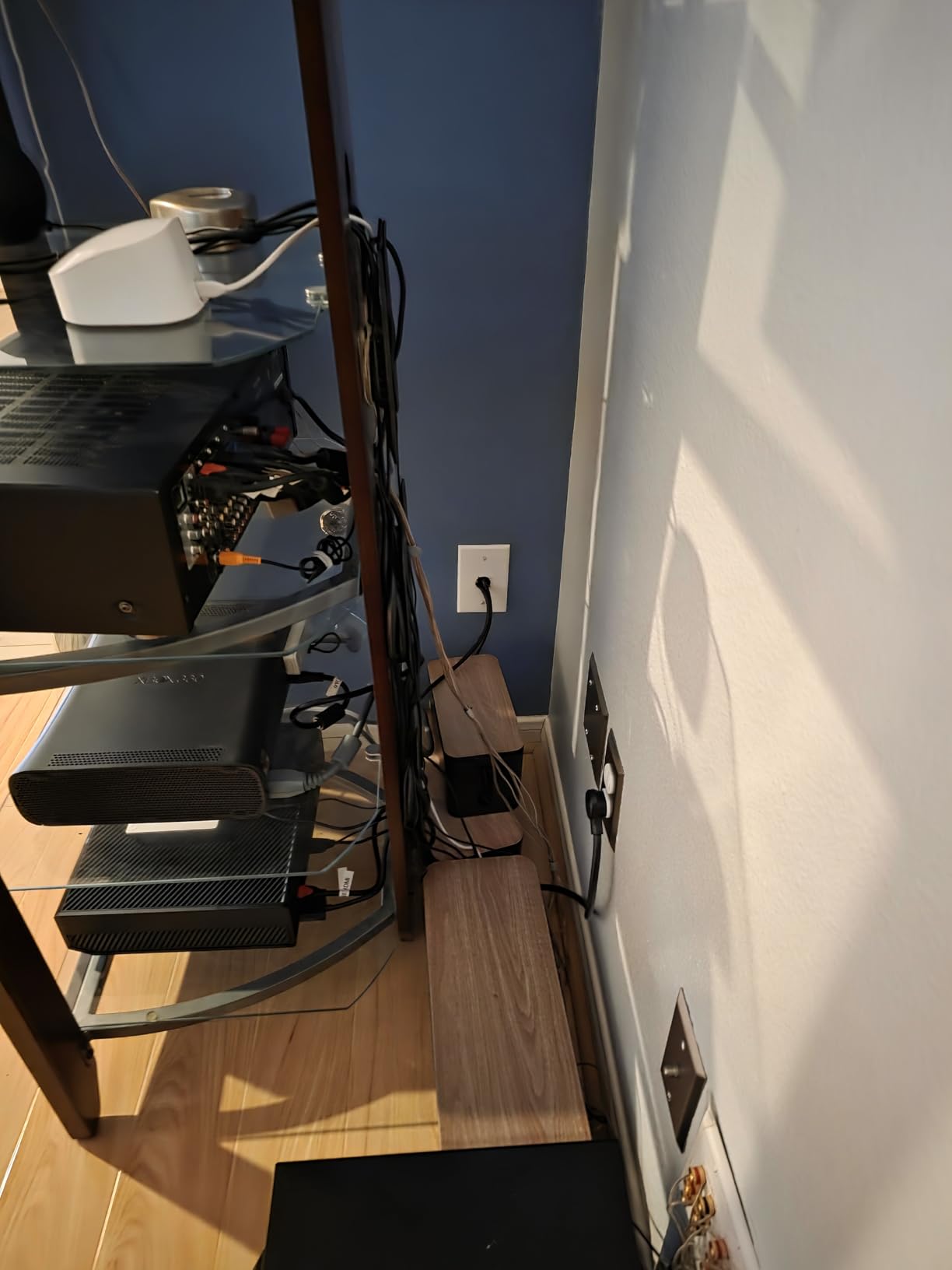 YUANYE Cable Management Box Cable Management Kit for Power Strip to Hide Wires,Cord Organizer Boxes,Safe ABS Material Wire Organizer of Cable Clips Sleeve for Home & Office,3Pack-128PCS /Black customer photo 1