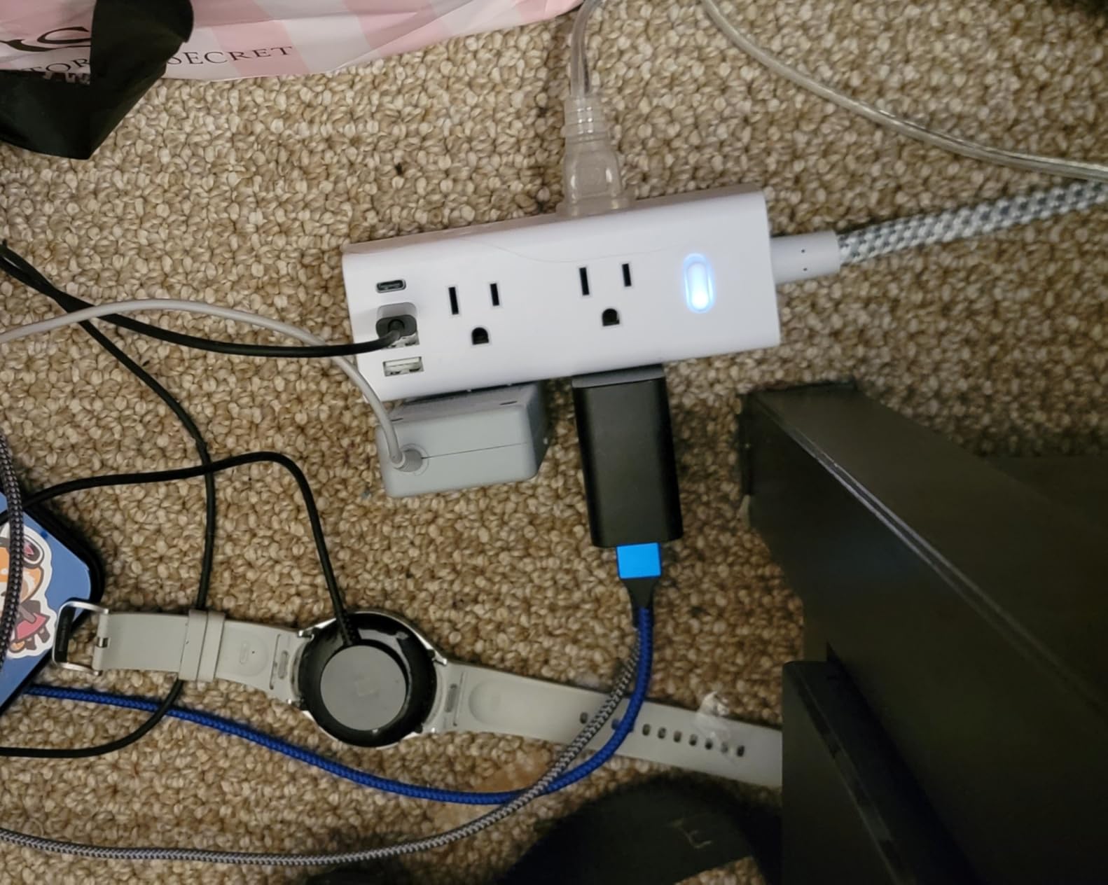 Power Strip Surge Protector - One Beat 6 Widely Outlets with 4 USB Ports (2 USB C), 5 Ft Extension Cord Flat Plug, Wall Mount Outlet Extender Small Power Strip for Travel Home Office College Dorm Room customer photo 1