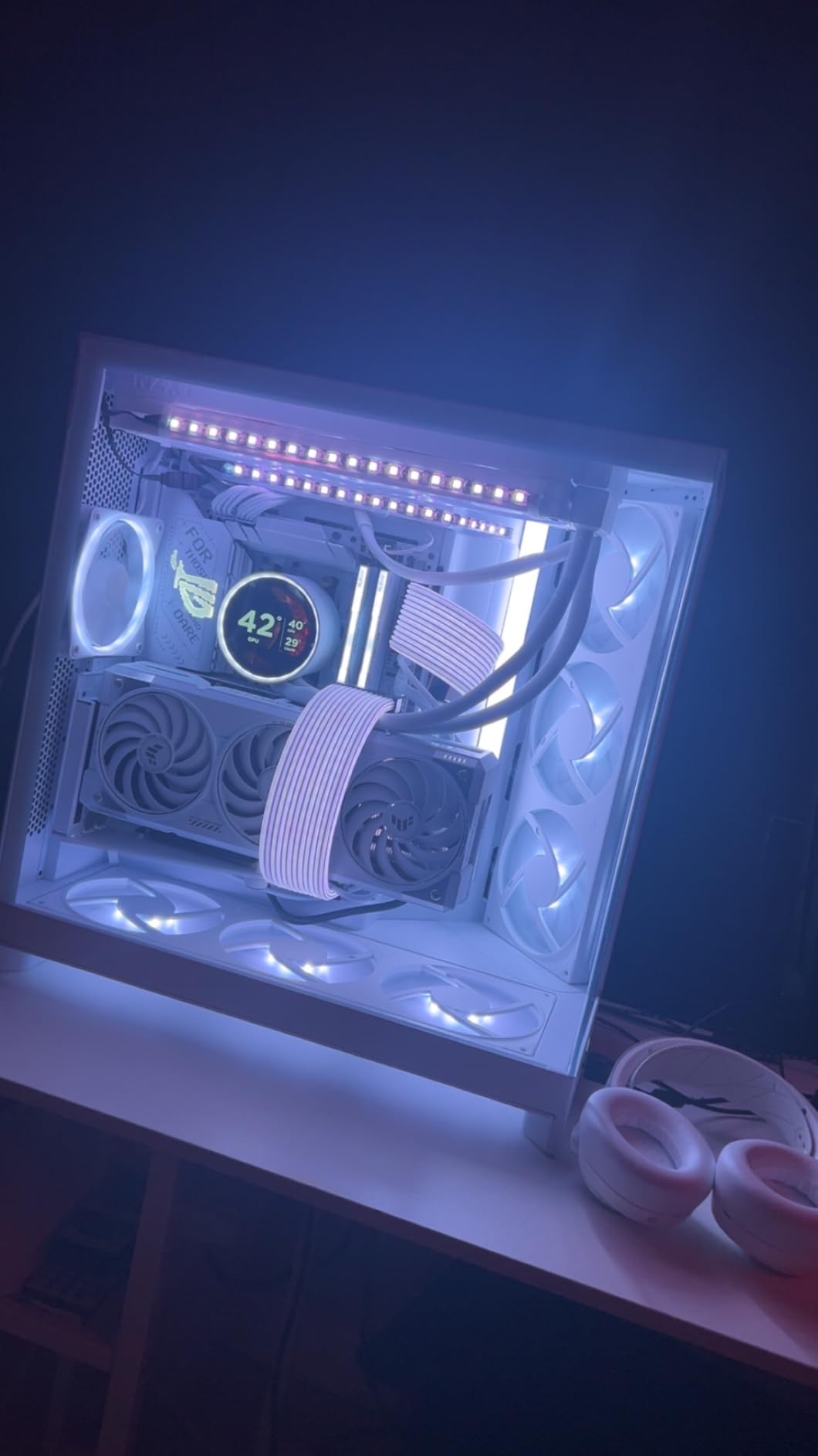 NZXT Vertical GPU Mounting Kit - 175 mm PCIe 4.0x16 Riser Cable - GPU Holder - Sturdy Steel Bracket - Black customer photo 2