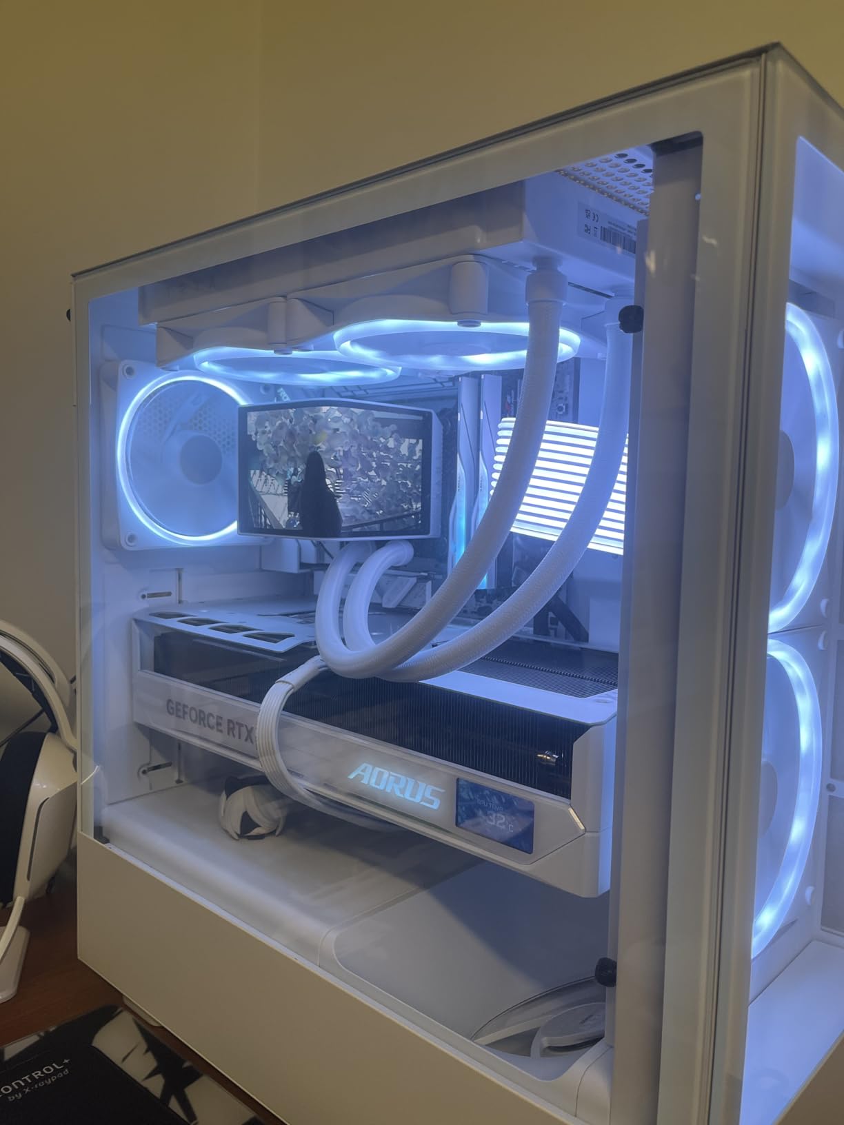 NZXT RGB & Fan Controller - AC-CRFR0-B1-6 RGB Lighting Channels - 3 Fan Channels - RGB Lighting Customization - Black customer photo 1