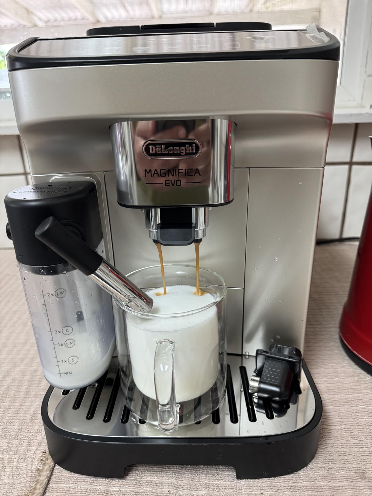 De'Longhi Magnifica Evo Automatic Espresso & Coffee Machine with Auto Milk Frother, Built-in Grinder & Auto-Clean Function - For Latte, Cappuccino, Americano, Iced Coffee, ECAM29084SB, Silver customer photo 1