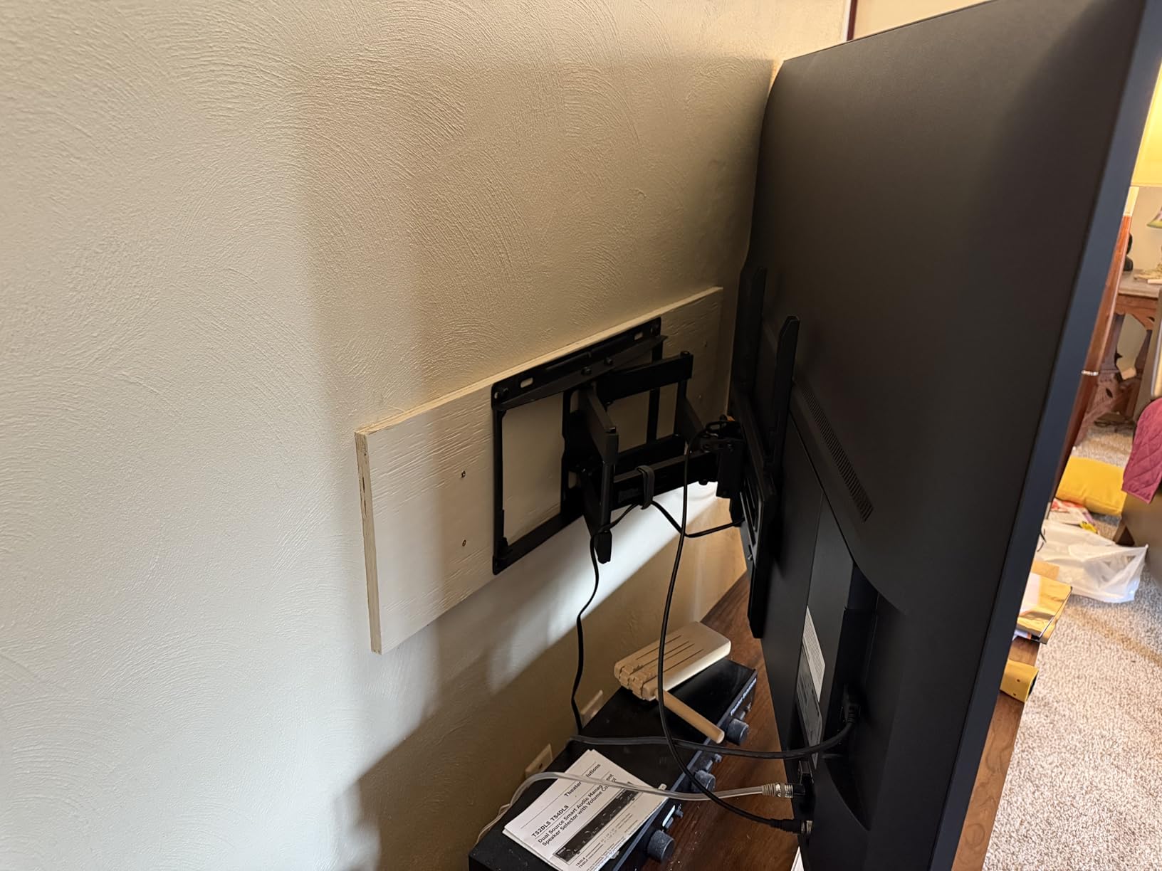 Perlegear UL Listed Full Motion TV Wall Mount for 42-90 inch TVs up to 132 lbs, TV Mount with Dual Articulating Arms, Tool-Free Tilt, Swivel, Extension, Leveling, Max VESA 600x400mm, 16 inch Studs, PGLF8. customer photo 1