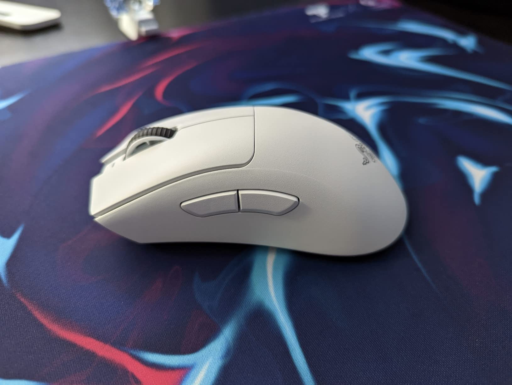 DeathAdder V3 Pro Gaming Mouse: 63g Ultra Lightweight - Focus Pro 30K Optical Sensor - Fast Optical Switches Gen-3 - HyperSpeed Wireless - 5 Programmable Buttons - 90 Hr Battery - Black customer photo 2