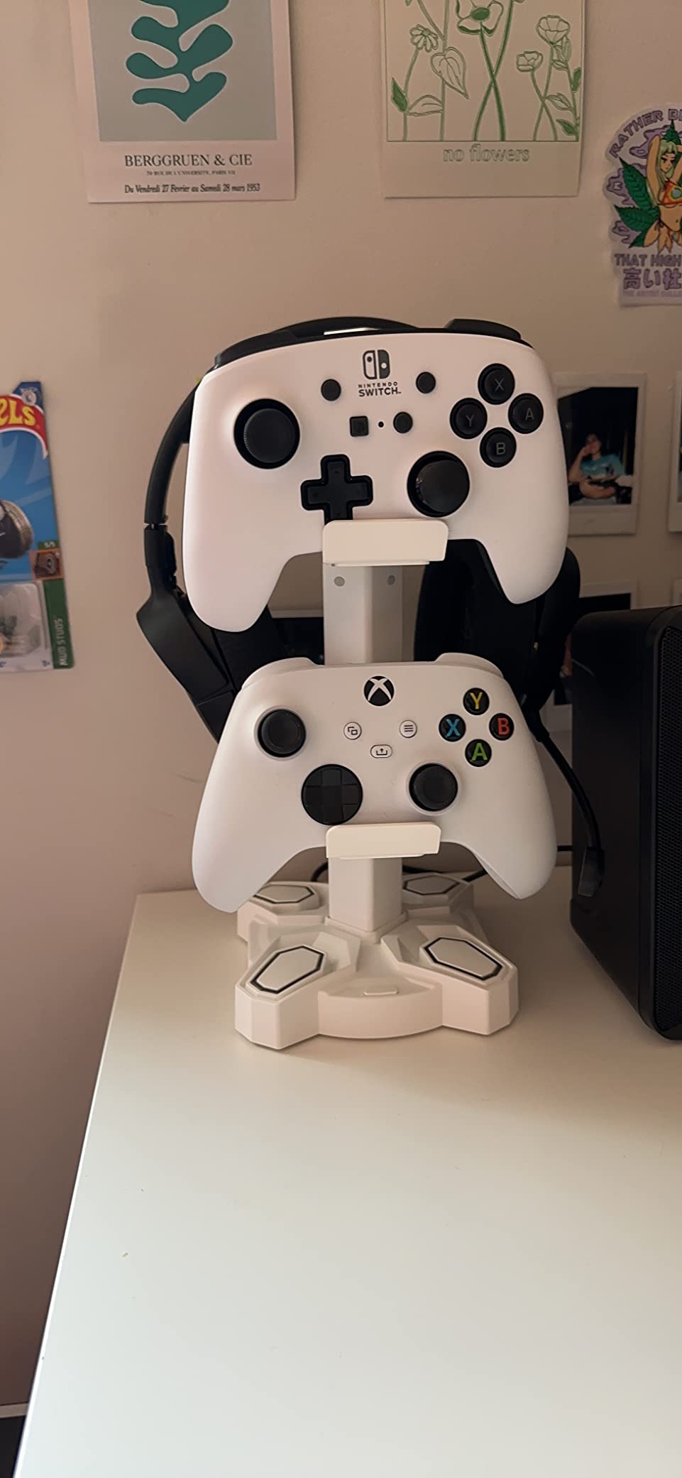 KDD Gaming Headphones Stand - Rotatable Headset Stand with Light Modes - Controller Holder with 2 USB Charging Ports - Earphone Hanger Accessories for Desktop Gamer customer photo 2