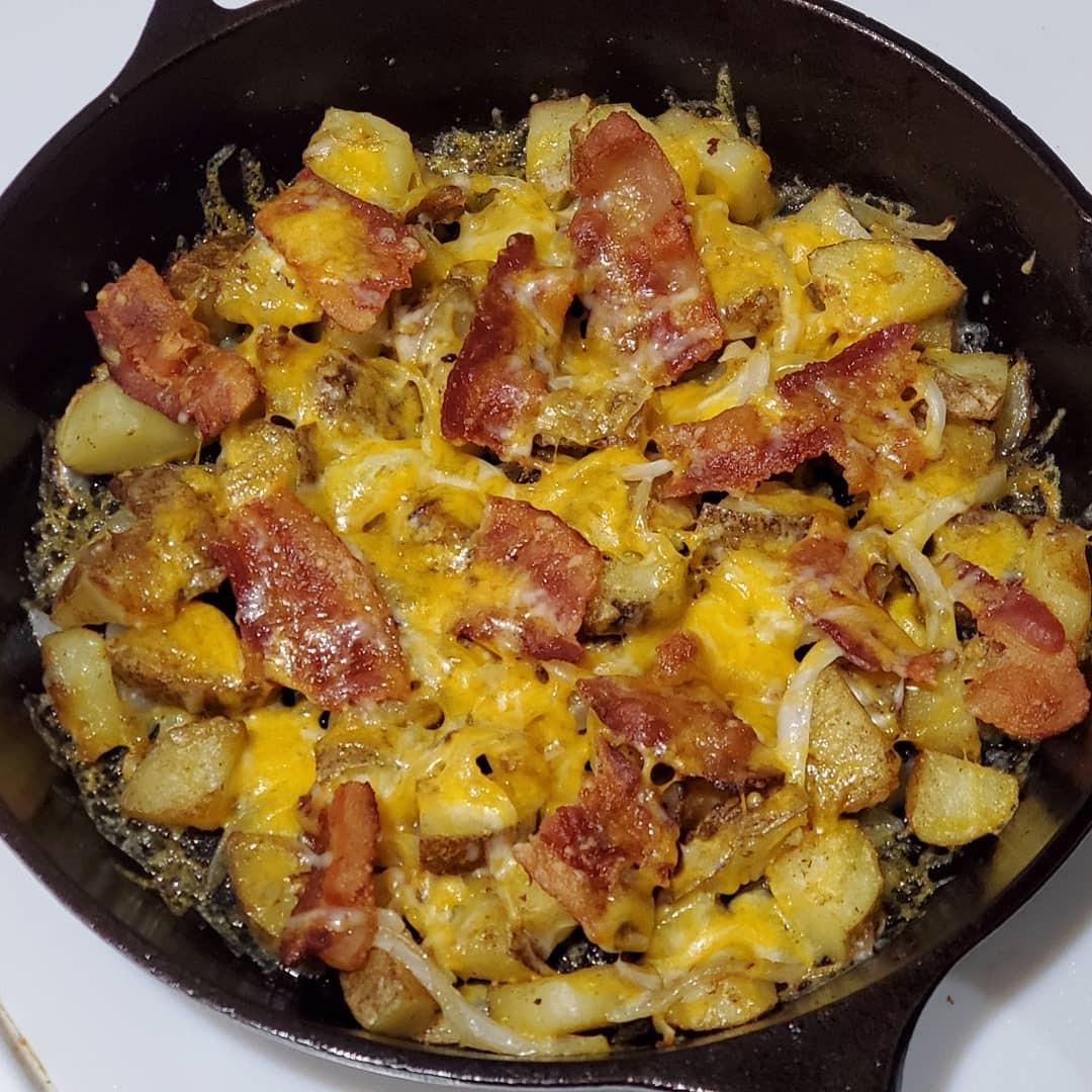 Lodge Pre-Seasoned Cast Iron Skillet Set, 8, 10.25 and 12 Inches | Non-Toxic & Naturally Non-Stick Cast Iron Pan, Compatible with Oven, Stove, Grill & Campfire, Made in USA customer photo 2