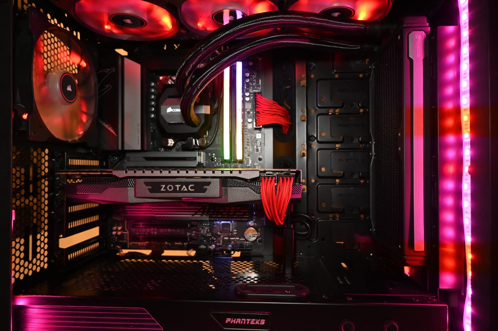 B650 AORUS Elite AX AMD AM5 ATX Motherboard, Support Ryzen 9000/8000/7000 Series, DDR5, 14+2+1 Power Phase, PCIe 5.0 M.2, USB-C 3.2 Gen 2, WIFI6E, 2.5GbE, EZ-Latch, Q-Flash, RGB Fusion customer photo 1