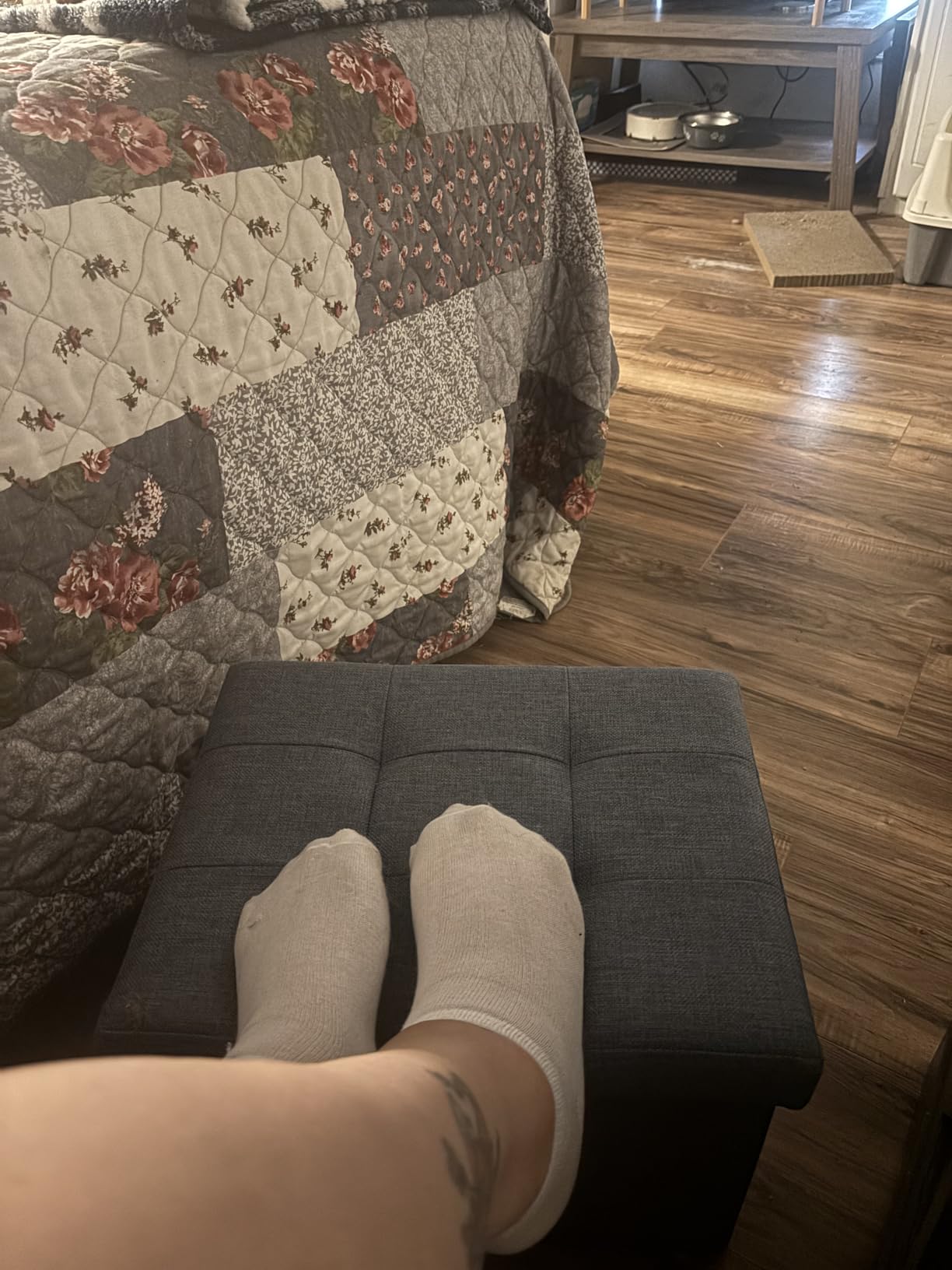 SONGMICS Mazie Collection - Small Folding Storage Ottoman, Foot Rest Stool, 12.2 x 16.1 x 12.2 Inches, 286 lb Load Capacity, for Living Room, Bedroom, Home Office, Dorm, Dark Gray customer photo 1