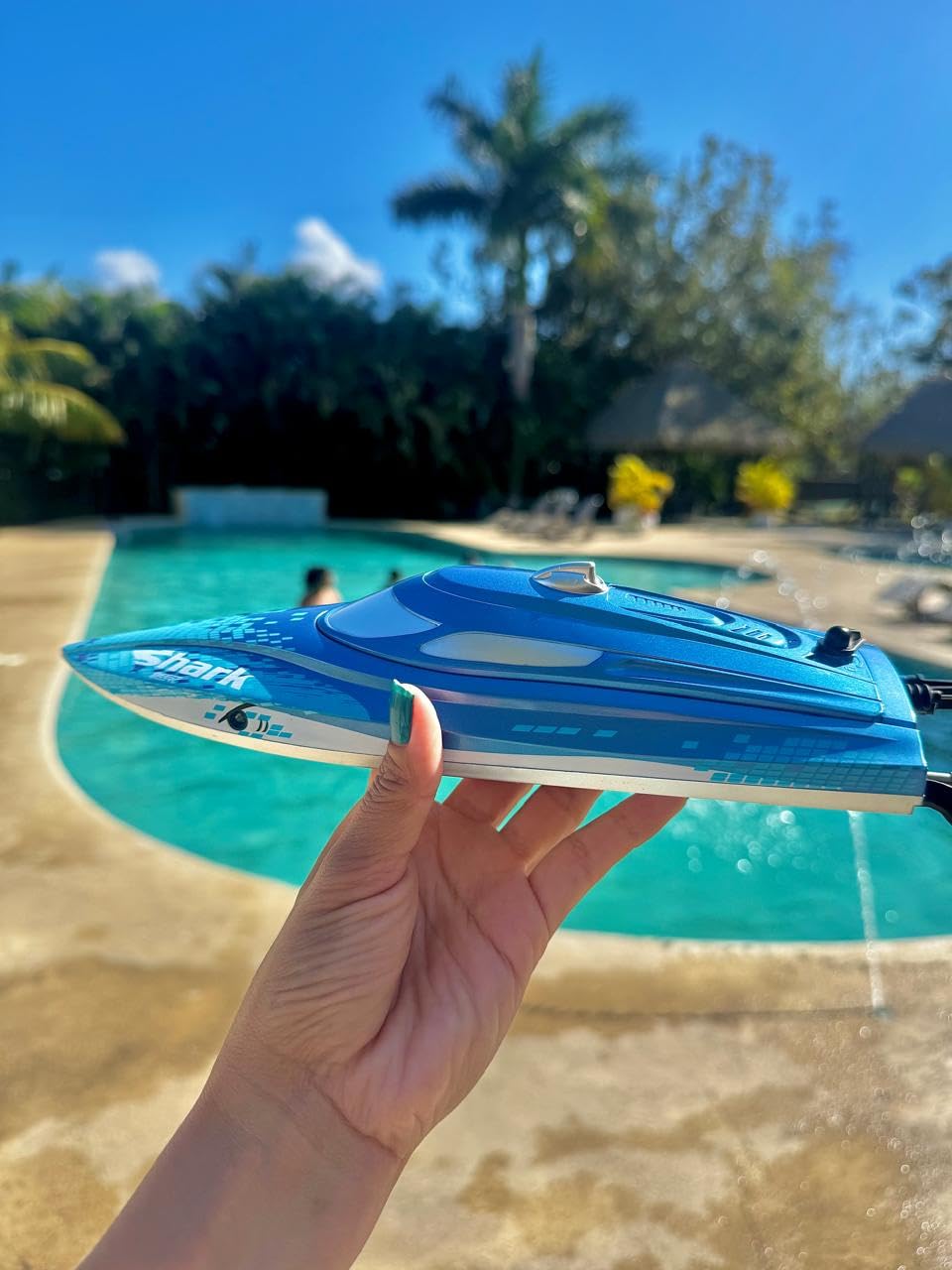 DEERC Full Proportional Remote Control Boat with LED Lights, Shark Graffiti, 20+ MPH,2.4GHz High Speed RC Racing Boats for Lakes,Pool Toys for Kids & Adults customer photo 1