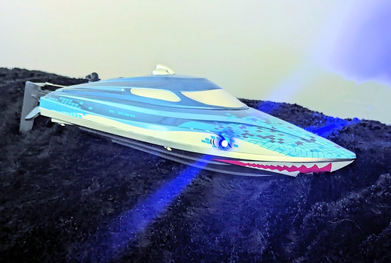 DEERC Full Proportional Remote Control Boat with LED Lights, Shark Graffiti, 20+ MPH,2.4GHz High Speed RC Racing Boats for Lakes,Pool Toys for Kids & Adults customer photo 2