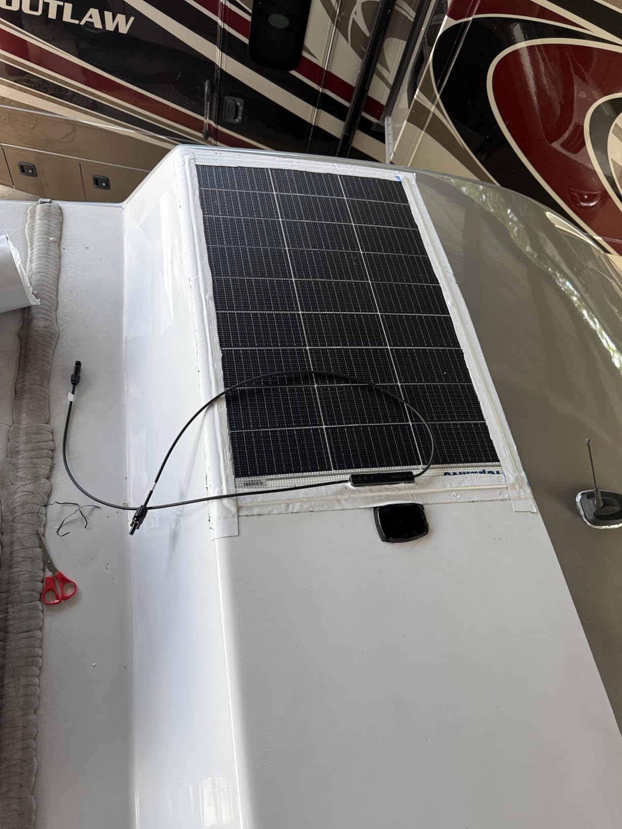 100W 12V Flexible Solar Panel 9BB Monocrystalline Cell 12 Volt Semi-Flexible for Marine RV Trailer Boat Cabin Van Car Uneven Surfaces 12V Battery Charge customer photo 2