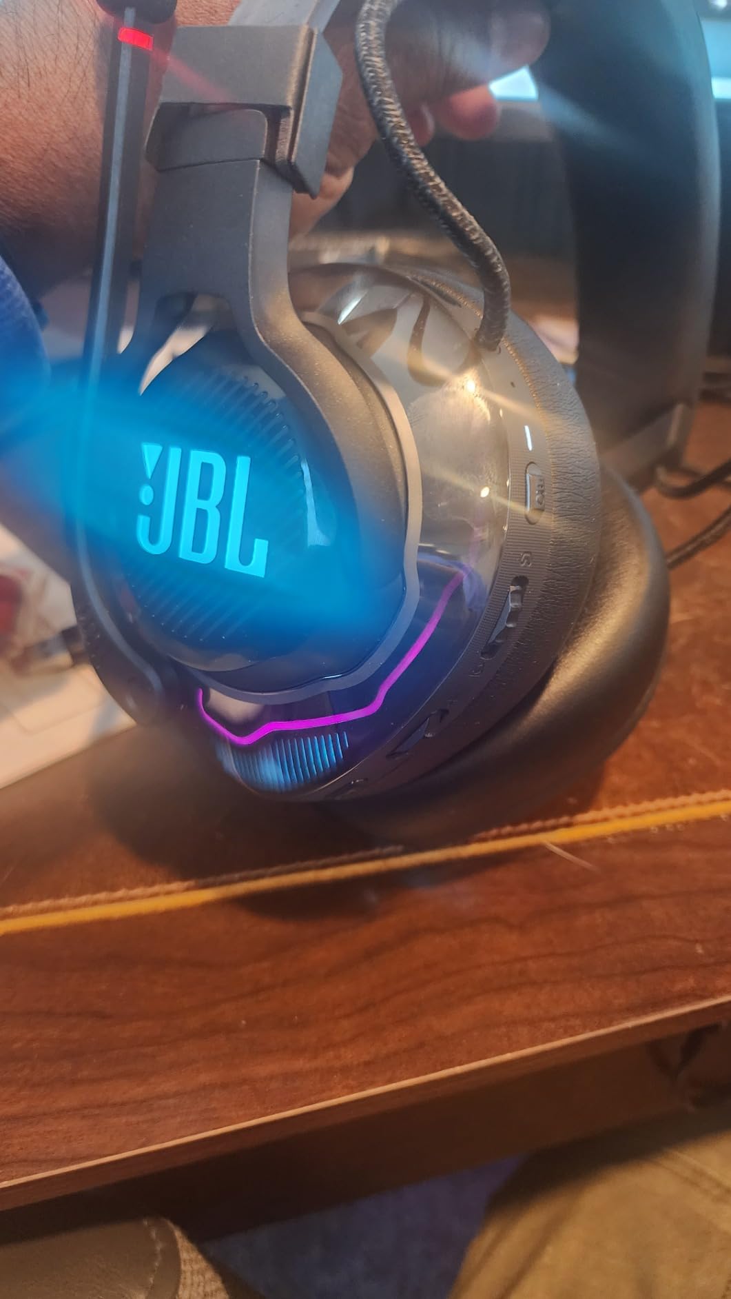 JBL Quantum 910 - Wireless Over-Ear Performance Gaming Headset with Head Tracking-Enhanced, Active Noise Cancelling and Bluetooth, JBL QuantumSPATIAL 360 customer photo 1