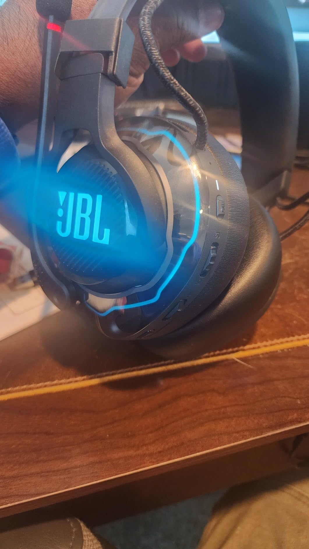 JBL Quantum 910 - Wireless Over-Ear Performance Gaming Headset with Head Tracking-Enhanced, Active Noise Cancelling and Bluetooth, JBL QuantumSPATIAL 360 customer photo 2
