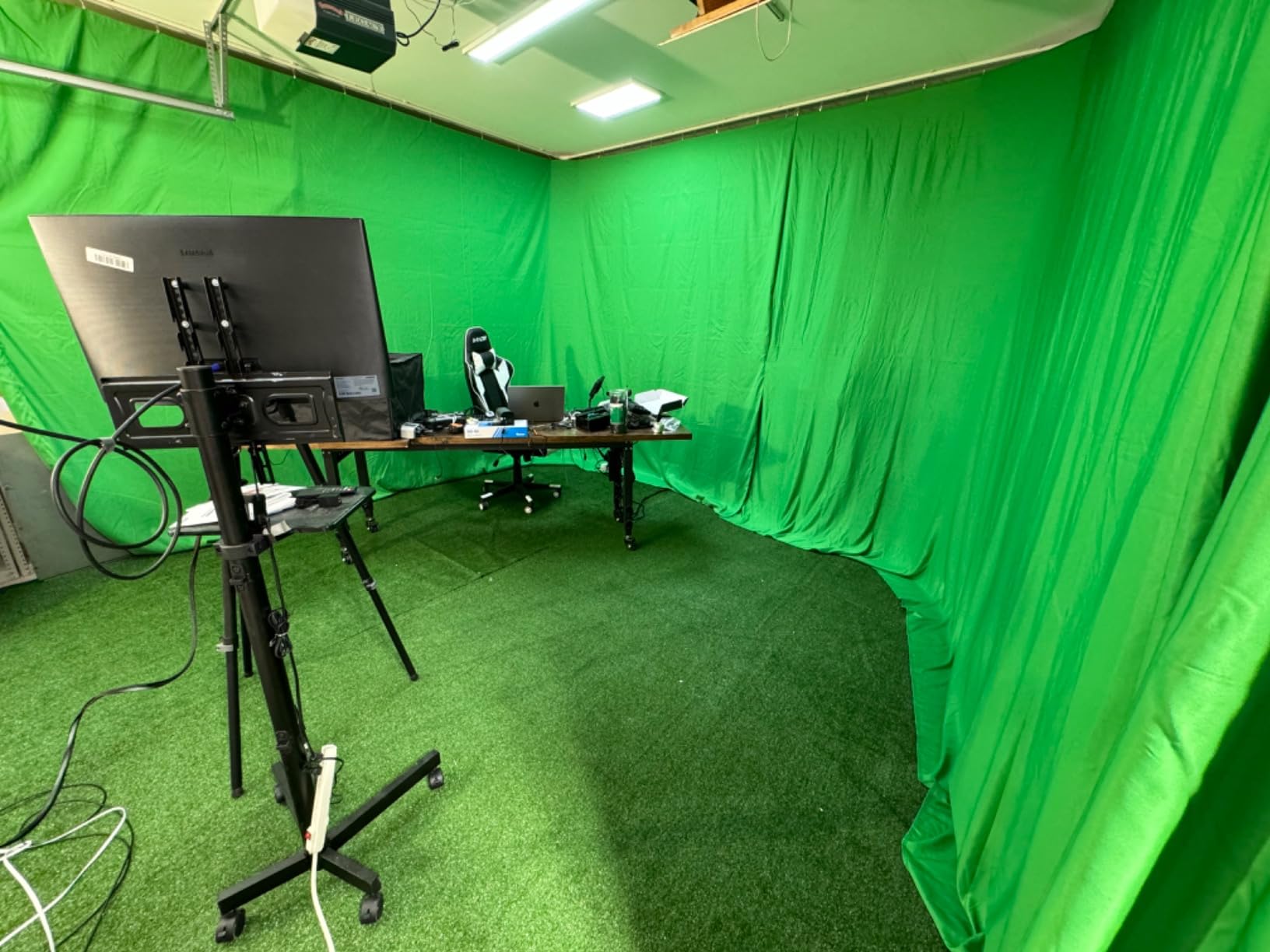 OREI 4K@60Hz 4×4 HDMI Matrix Switch with Downscaler & ARC, 18Gbps, HDCP 2.2, HDR, Audio Extraction (Optical & Analog), 4K-to-1080p Scaling, IR Remote (UHD-404R) customer photo 1