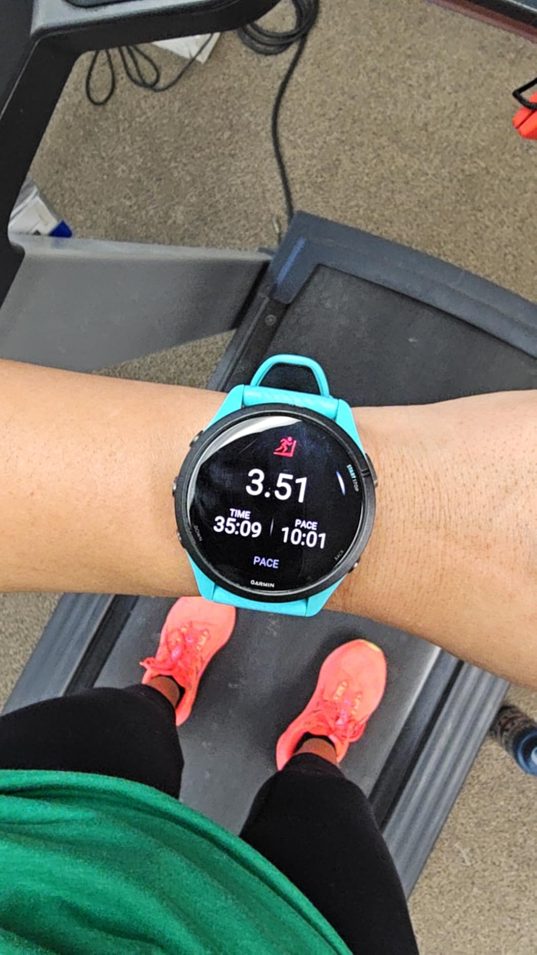 Forerunner 265 Running Smartwatch, Colorful AMOLED Display, Training Metrics and Recovery Insights, Black and Powder Gray customer photo 1