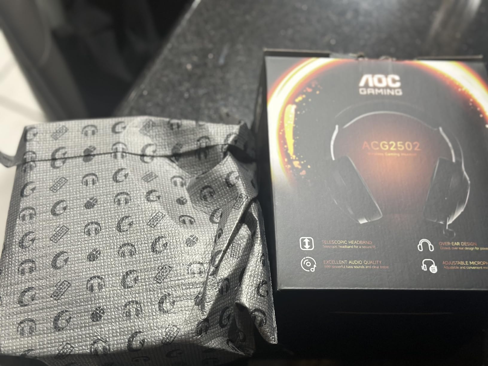 Razer Kraken V3 X Wired USB Gaming Headset: Lightweight Build - Triforce 40mm Drivers - HyperClear Cardioid Mic - 7.1 Surround Sound - Chroma RGB Lighting - Black customer photo 2