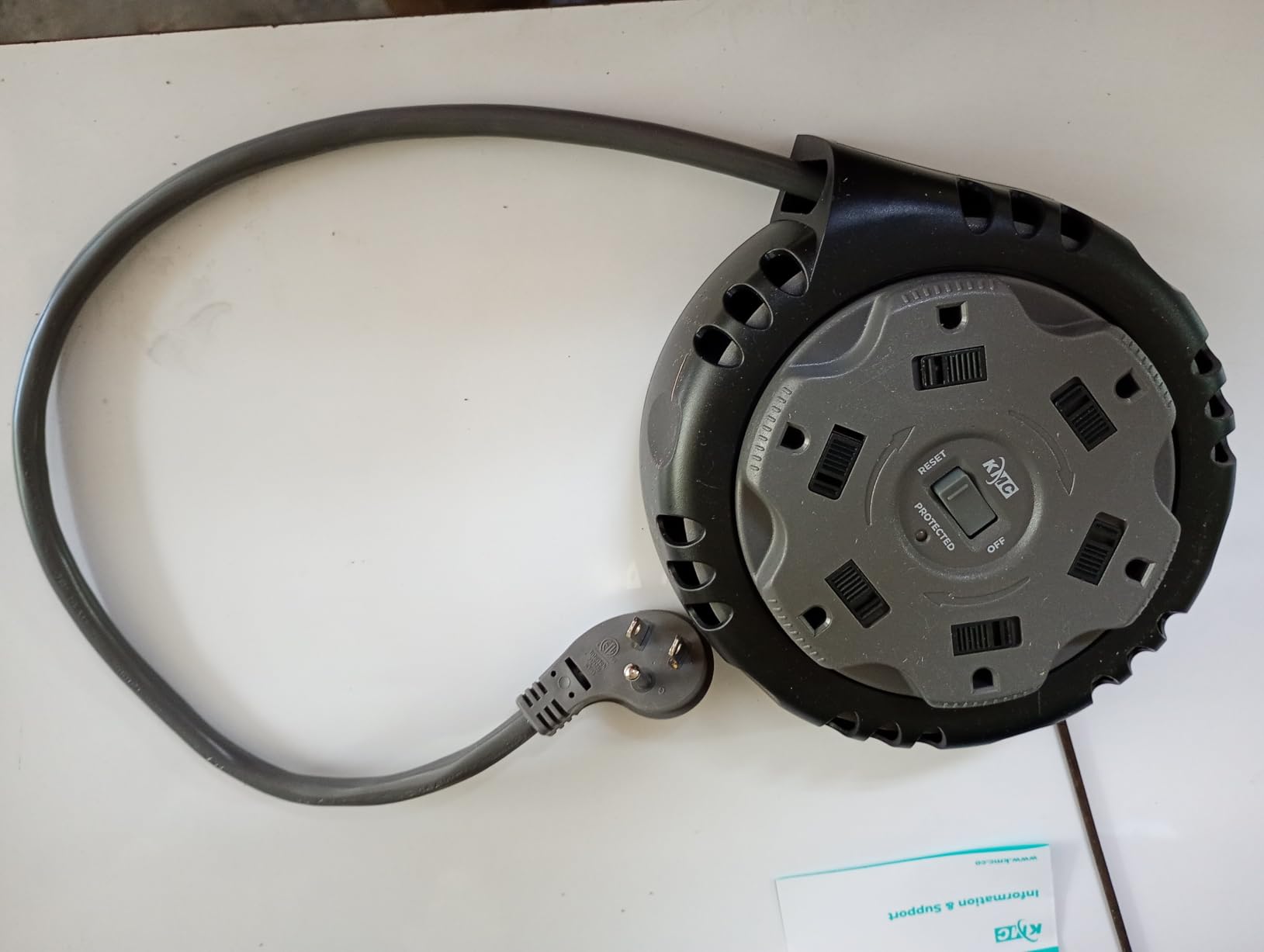 KMC 6-Outlet Surge Twist Cord Reel Retractable Power Strip Surge Protector, 1085J Surge Protection, 8ft 14/3 Retractable Extension Cord, 3-Prong Low-Profile Flat Plug, UL/ETL Certified, Gray customer photo 2