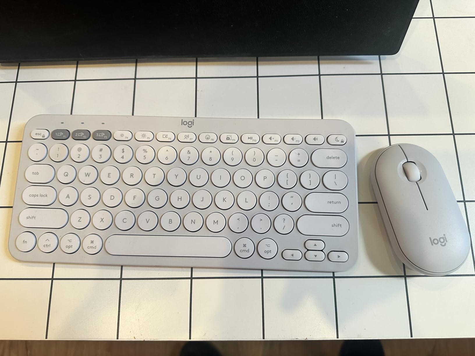 Pebble Keys 2 K380s, Multi-Device Bluetooth Wireless Keyboard with Customizable Shortcuts, Slim and Portable, Easy-Switch for Windows, macOS, iPadOS, Android, Chrome OS - Tonal Graphite customer photo 2