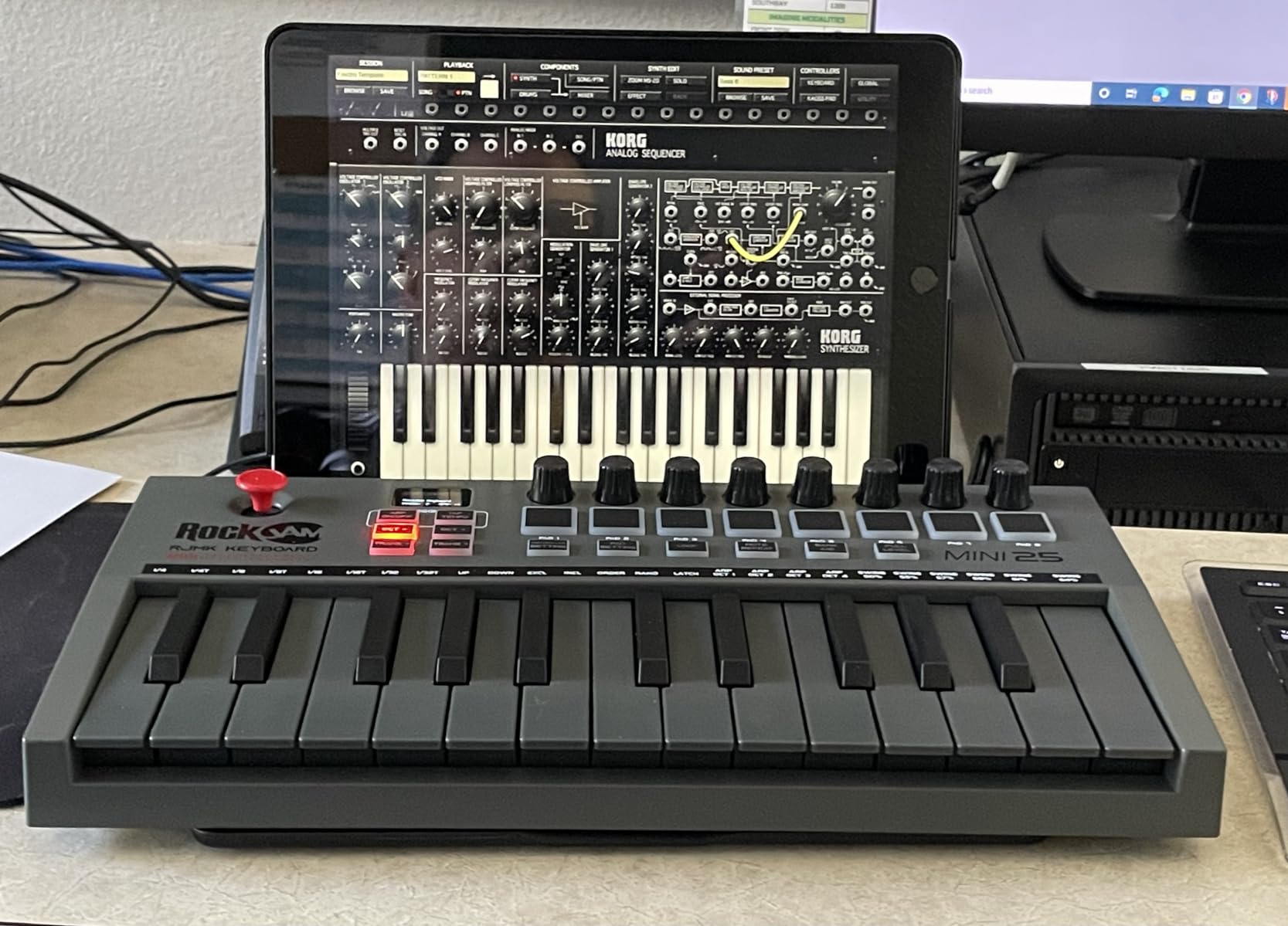 RockJam 25 Key Bluetooth Midi Keyboard customer photo 2