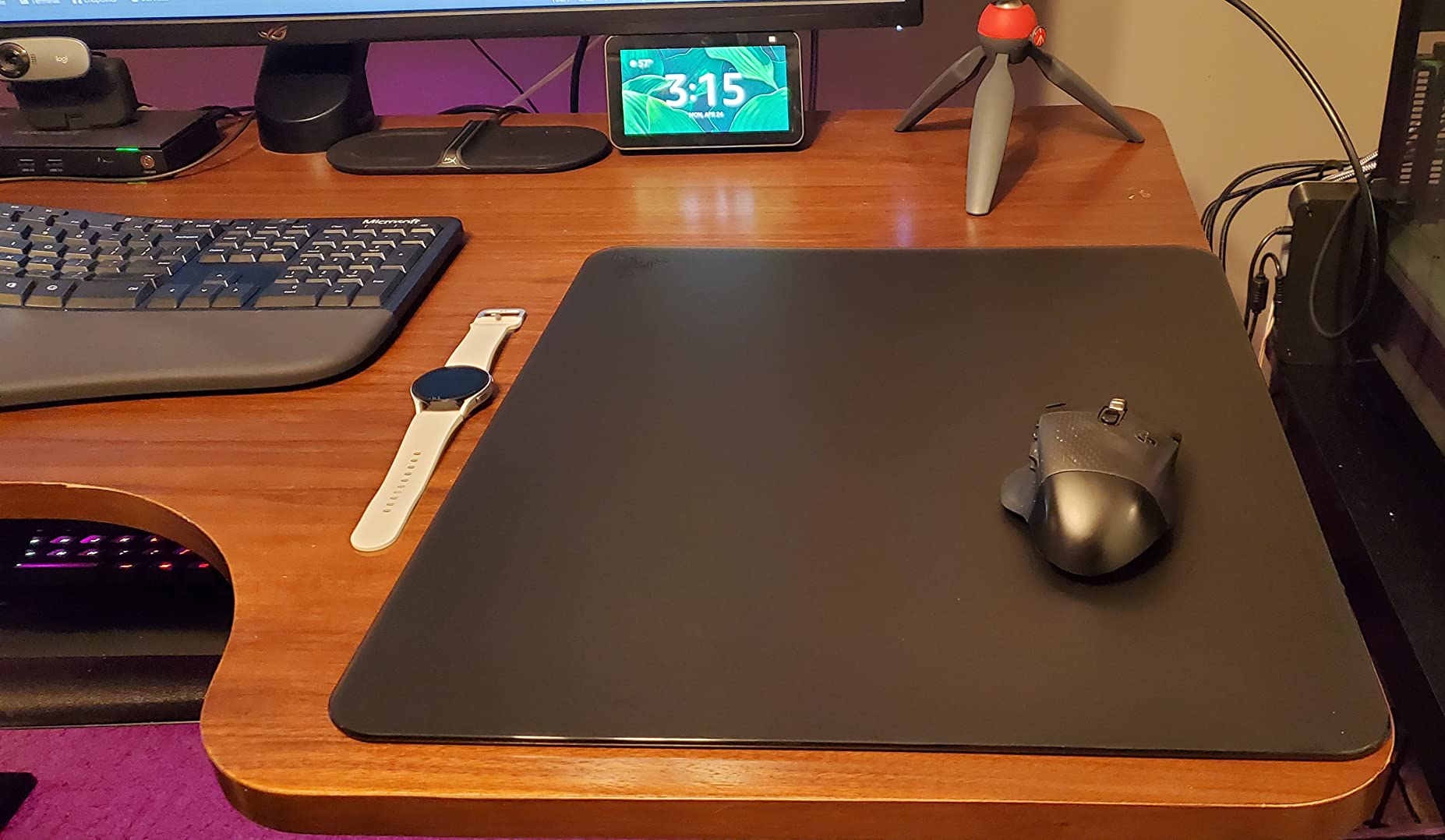 Razer Atlas Tempered Glass Gaming Mouse Mat: Ultra-Smooth Micro-Etched Surface - Dirt and Scratch-Resistant - Anti-Slip Base - Quiet Mouse Movements - White customer photo 2