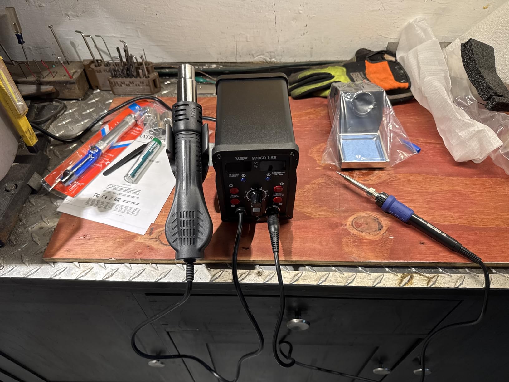 WEP 8786D-I SE Hot Air Soldering Iron Station Kit 2-IN-1 for Rework, Desoldering with Lead-Free Solder Wire, 5 Soldering Tips, 3 Hot Air Nozzles,Tweezers, Desoldering Pump customer photo 2