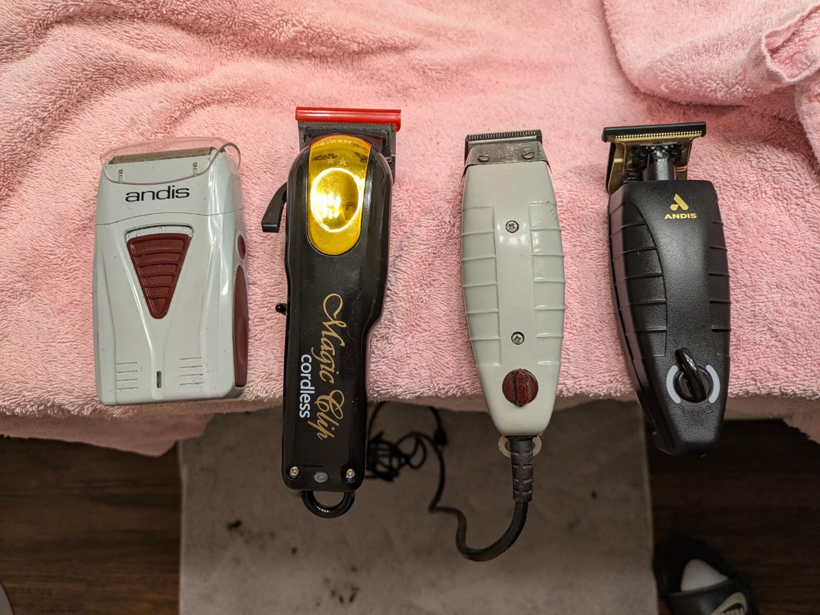 Andis 74150 GTX-EXO Professional Cord/Cordless Lithium-ion Electric Beard & Hair Trimmer with Charging Stand, Black customer photo 1