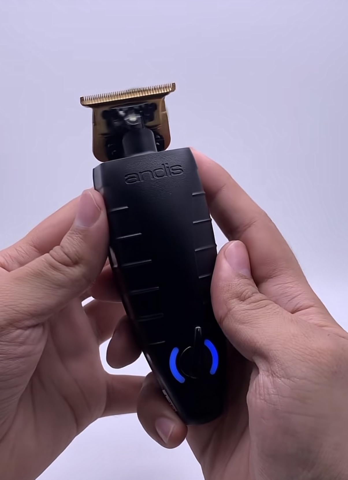 Andis 74150 GTX-EXO Professional Cord/Cordless Lithium-ion Electric Beard & Hair Trimmer with Charging Stand, Black customer photo 2