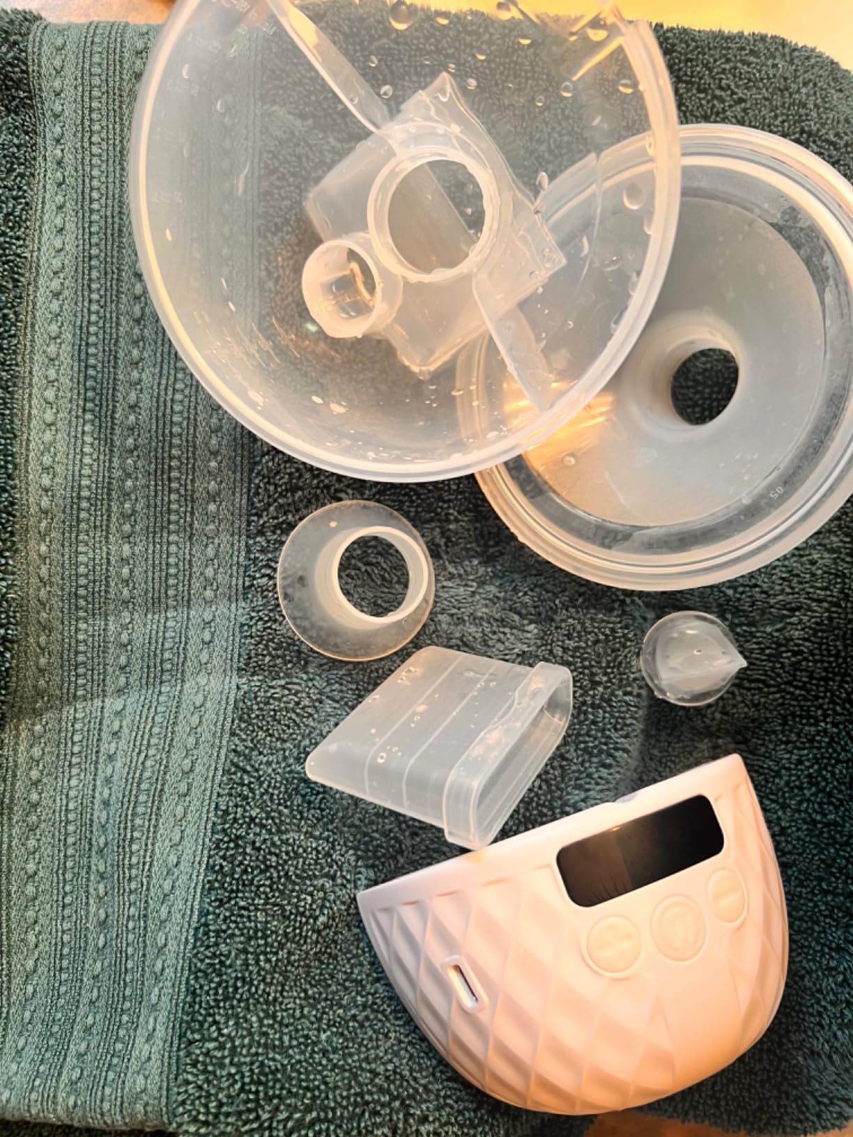 Paruu P10 Hands-Free Breast Pump Wearable, 338mmHg Strong Suction, Low Noise, 4 Modes & 9 Levels, Electric Breast Pump Portable, Smart Display, 19/21/24/28mm Insert/Flange, 2 Pack (White) customer photo 2