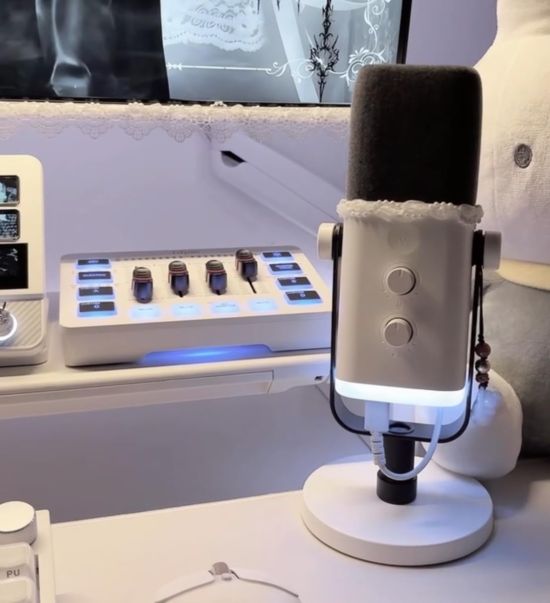 FIFINE Audio Mixer, Gaming Streaming PC Mixer with Slider Fader, XLR Microphone Interface, Monitoring, for Video/Game Voice/Podcast Recording-AmpliGame SC3W customer photo 1