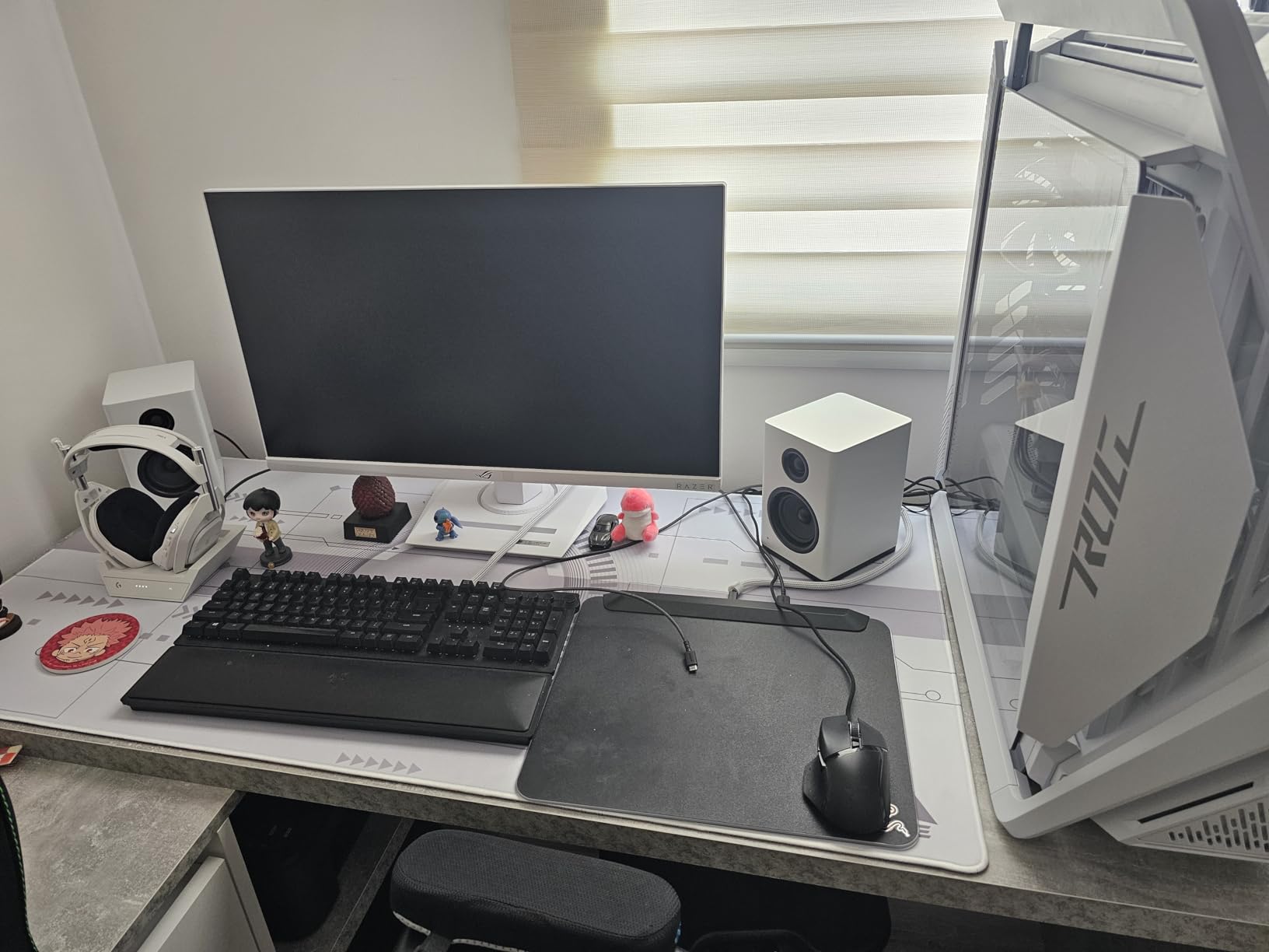 Relay PC Gaming Desktop Speakers - AP-SPKW2-US - Bookshelf-Style Design - 80 Watts - High Dynamic Range - Silk Dome Tweeters - Glass Fiber Woofers - White customer photo 1