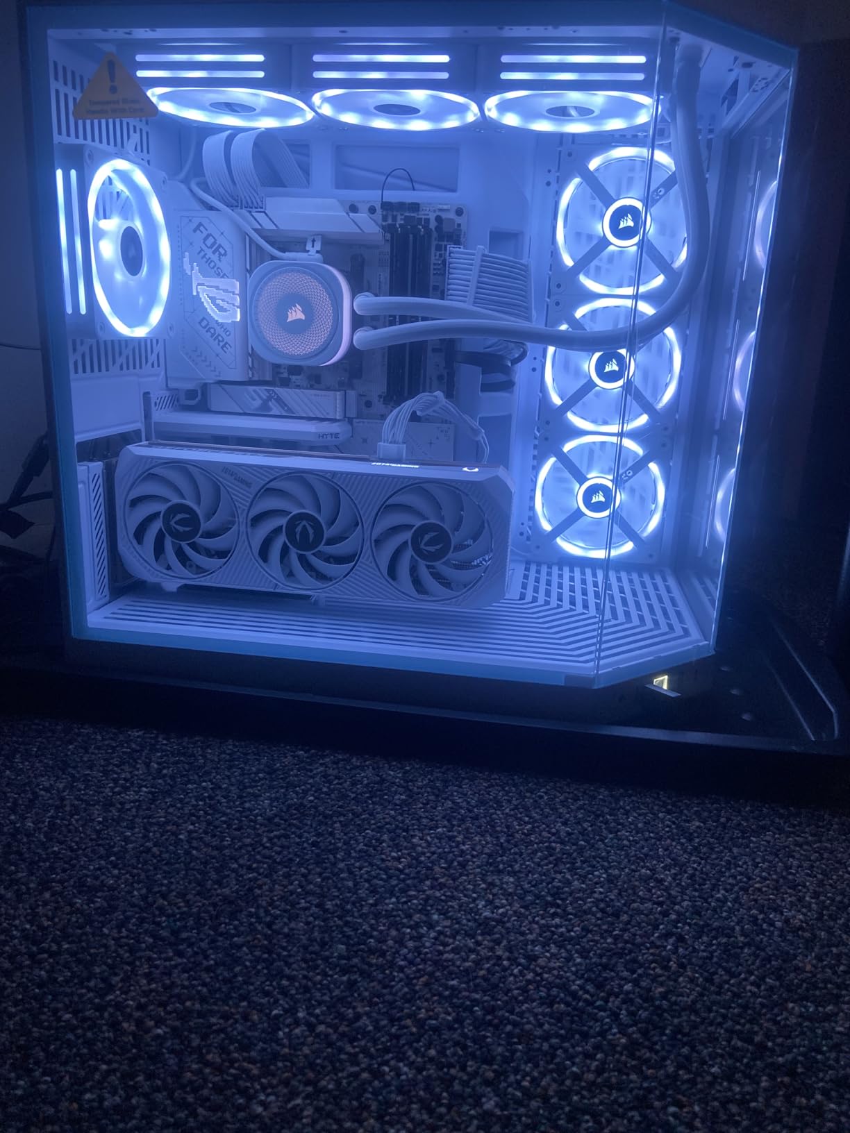 iCUE Link QX120 RGB 120mm Magnetic Dome RGB Fans - Triple Fan Starter Kit with iCUE Link System Hub - Black customer photo 2