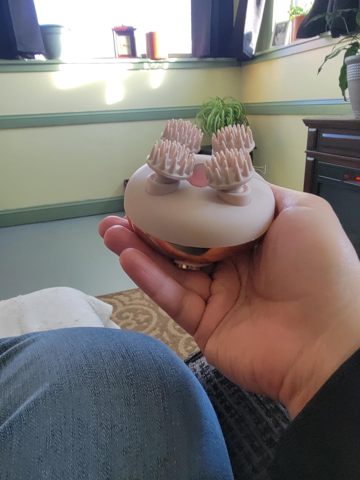 arboleaf Electric Scalp Massager Head Massager Scalp Stress Relax, 5 in 1 Kneading 128 Massage Nodes, Waterproof Hair Massage with 8 Removable Claws Cat Scratcher customer photo 1