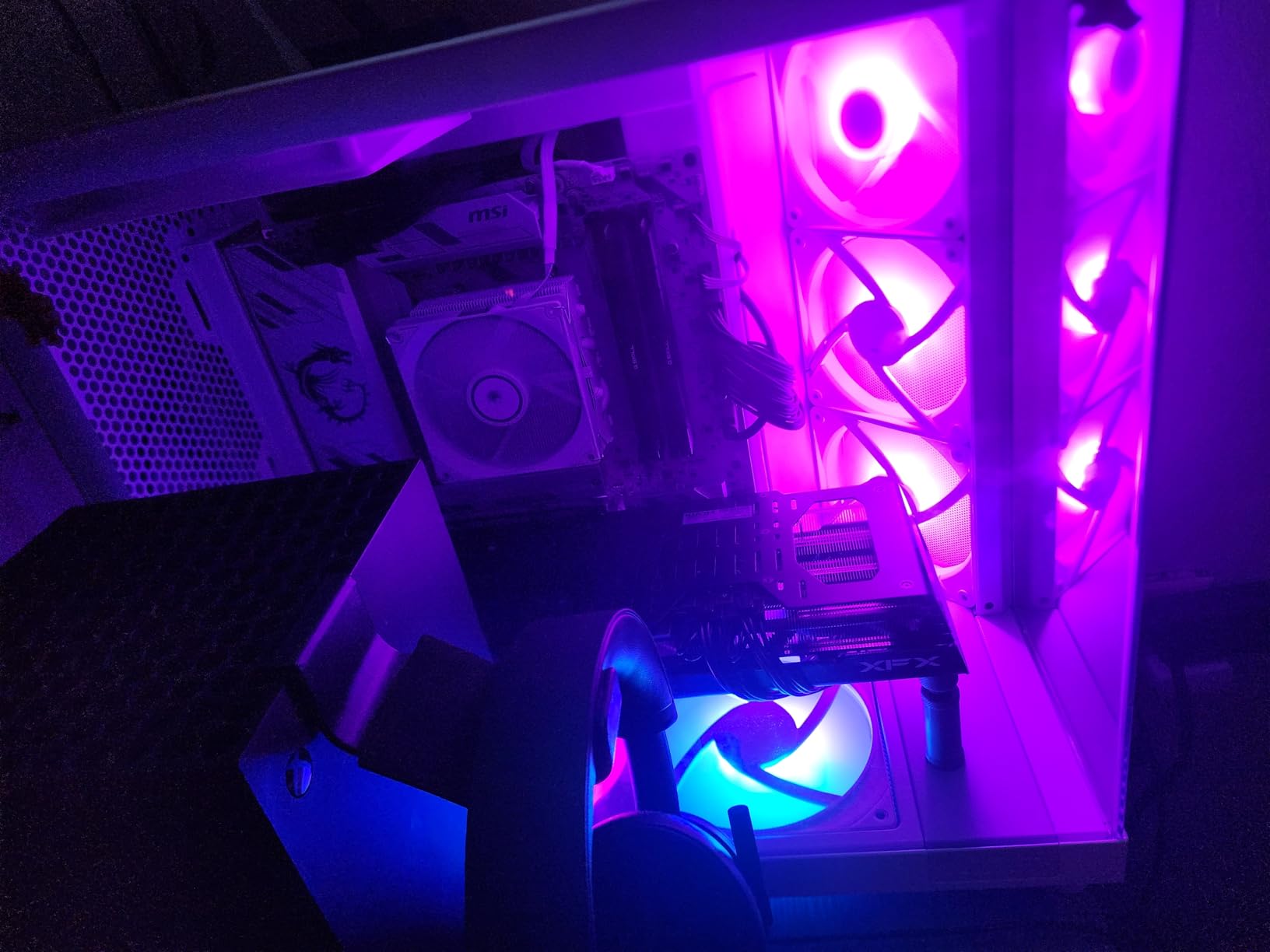 H6 Flow RGB Mid-Tower Airflow Case with 3 RGB Fans, Panoramic Glass Panels, Cable Management - Black customer photo 1