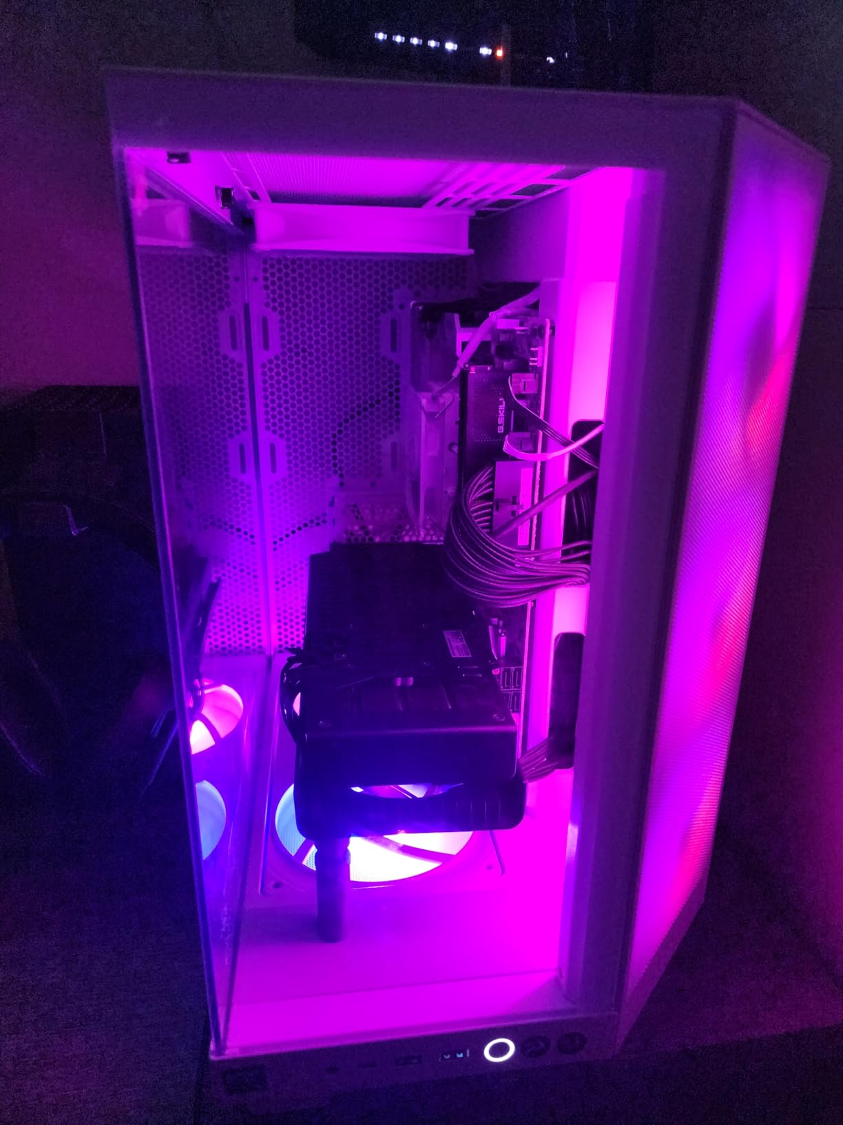 H6 Flow RGB Mid-Tower Airflow Case with 3 RGB Fans, Panoramic Glass Panels, Cable Management - Black customer photo 2