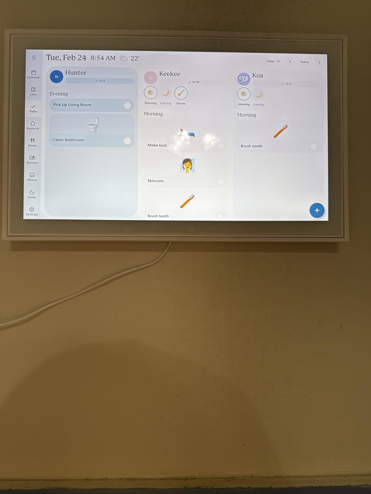 Skylight Calendar: 15-inch Wall Planner Digital Calendar & Chore Chart, Smart Touchscreen Interactive Display for Family Schedules - Wall Mount Included, Great for Organizing Your 2026 Calendar customer photo 2