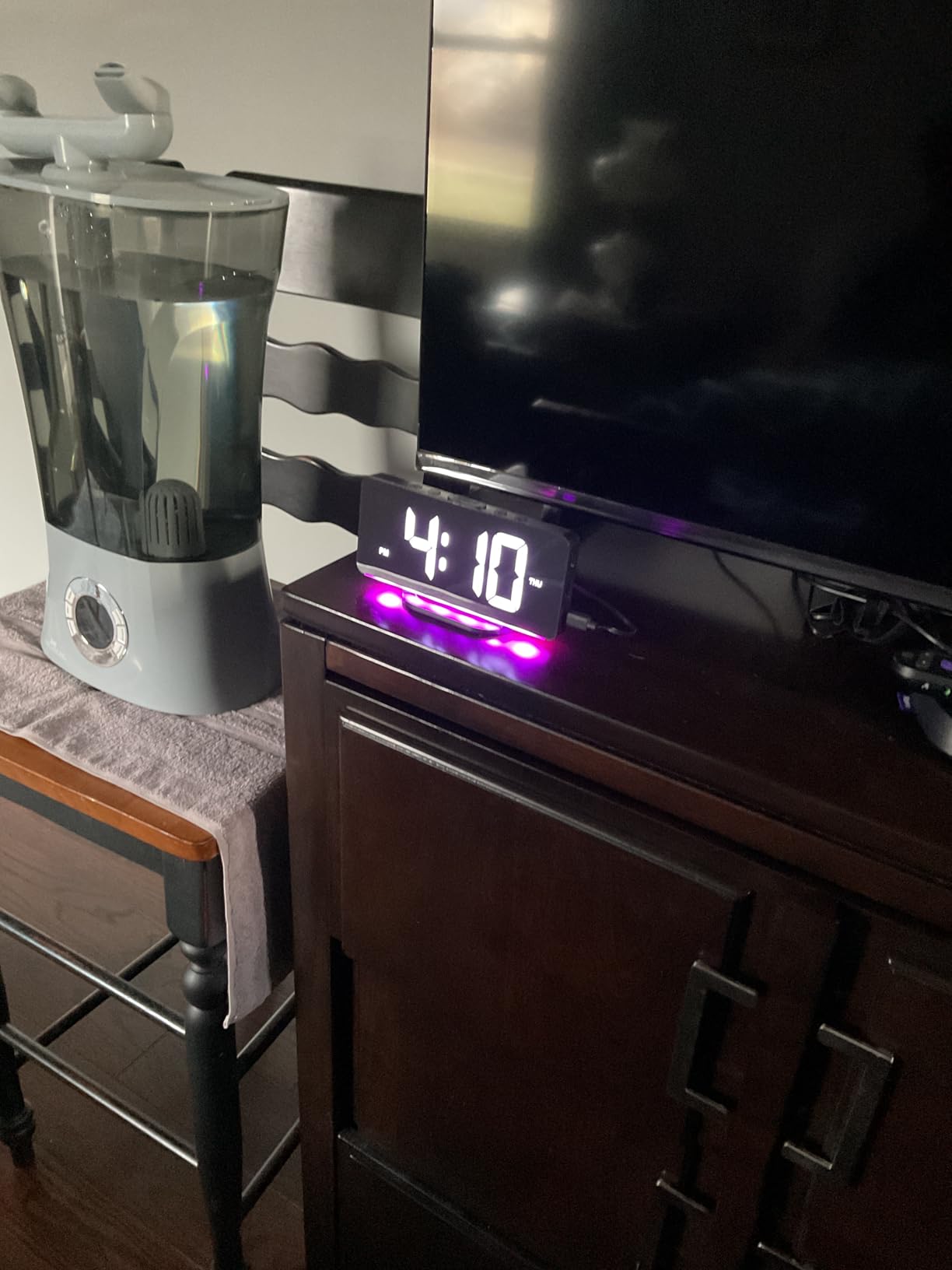 Digital Alarm Clock, Large LED Digital Clock for Bedrooms with 10 Color Changing Night Light, Adjustable Brightness, USB Charging Port, Bedside and Desk Clock for Living Room Office Decor customer photo 1