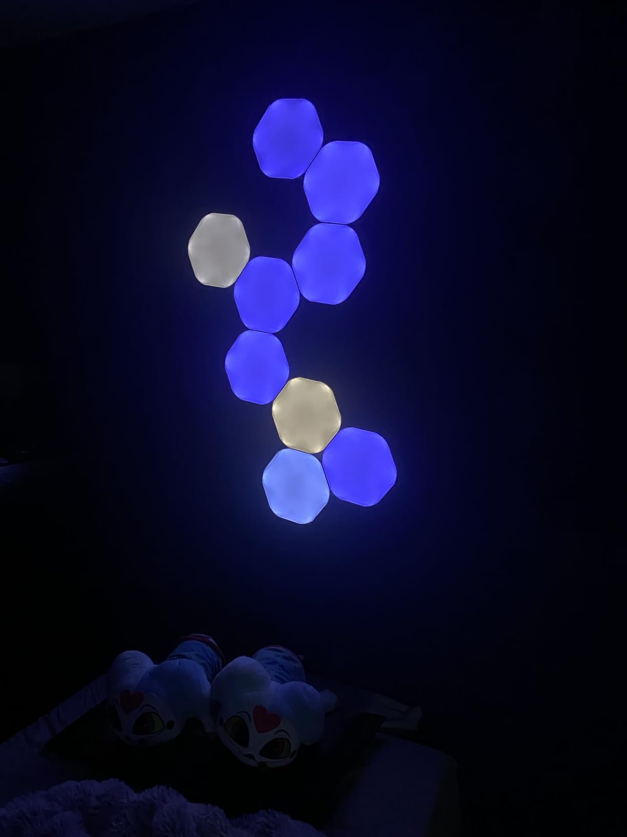 Shapes LED Wall Lights, RGBW Smart Wall Panels with 16M+ Color, Compatible with Alexa & Google Assistant, Music Sync, DIY Gaming Light for Home Decor (Black Hexagons Smarter Kit 9 Pack) customer photo 1