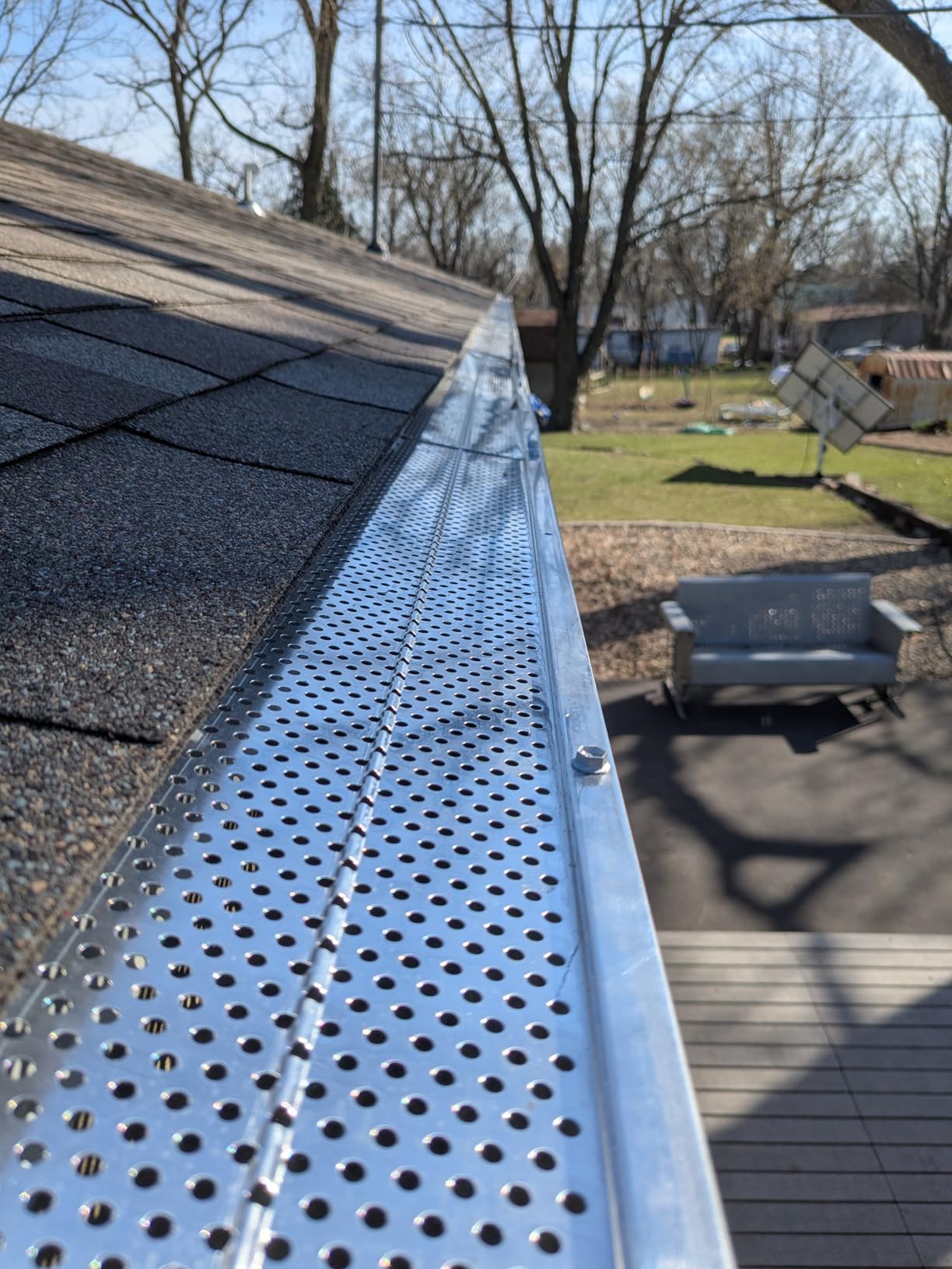 VEVOR Gutter Guard, 5 inch Width, Aluminum Leaf Filter DIY Gutter Cover, 13 PCS 52 ft Total Length, 0.157'' Hole Diameter & 0.02'' Thick Fits Any Roof or Gutter Type customer photo 2