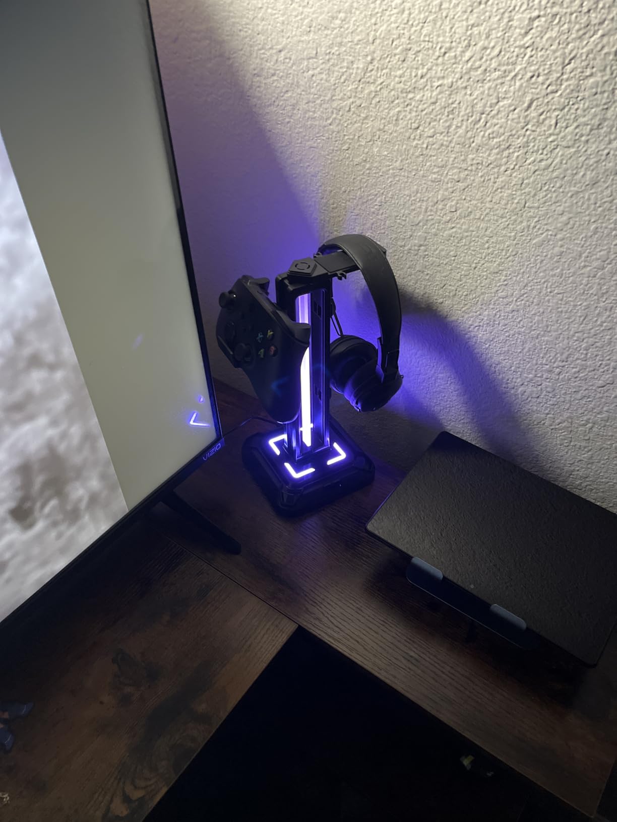 KDD RGB Headset Stand with 9 Light Modes - Controller Holder for Desk - Rotatable Headphone Stand & Detachable Controller Hook for PC Earphone Accessories(Black) customer photo 2