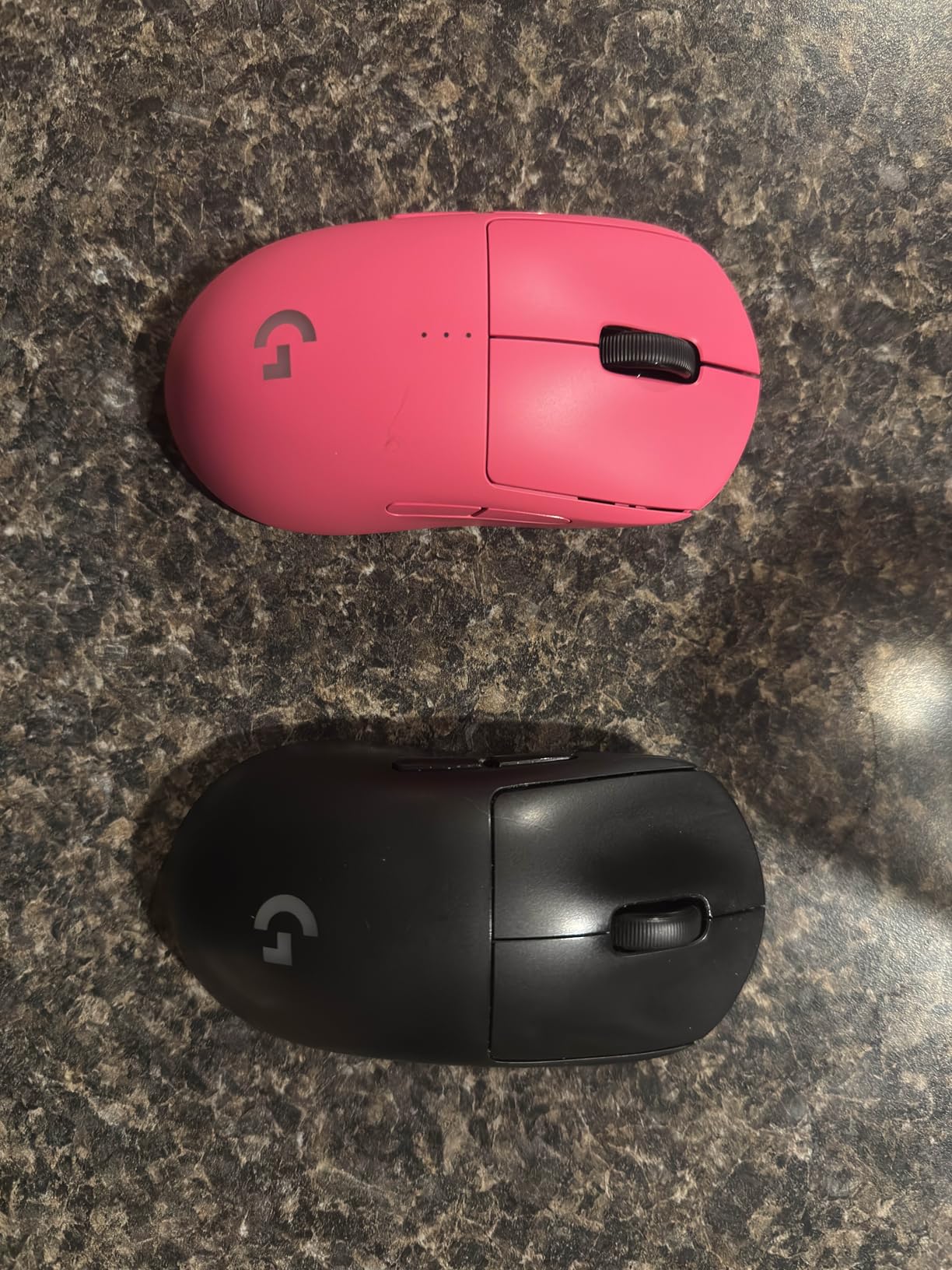 PRO 2 Lightspeed Wireless Gaming Mouse, Right- or Left-Handed Mouse with up to 4 Customizable and Switchable Magnetic Side Buttons, 44K DPI Sensor, USB-C Charging, for PC/Mac - Black customer photo 1